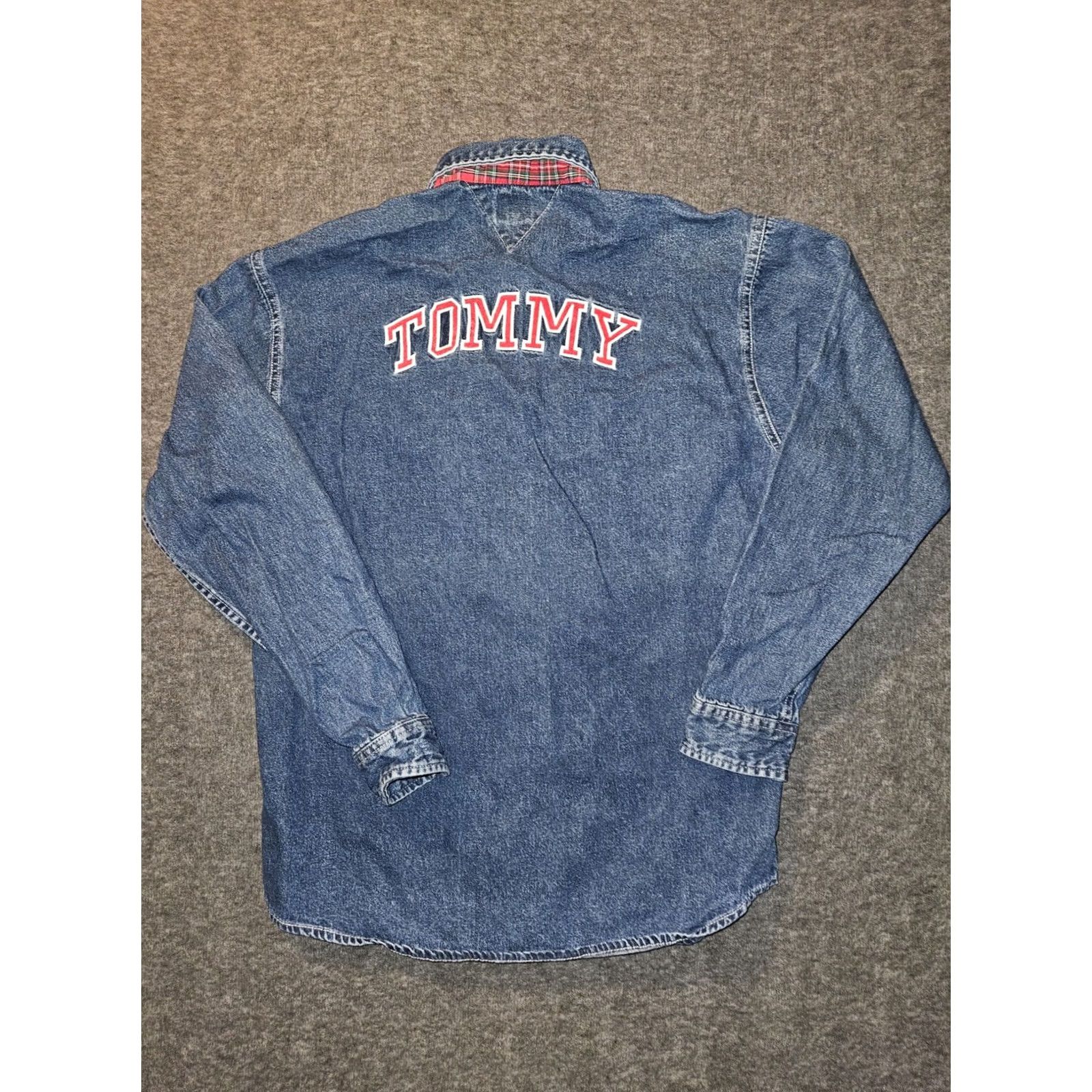 Tommy Hilfiger VINTAGE Tommy Hilfiger Denim Button Up Shirt Men L Blue 90s Preppy Logo Embroidered Pocket Slim Easy Care Button-Up Size US L / EU 52-54 / 3 - 2 Thumbnail
