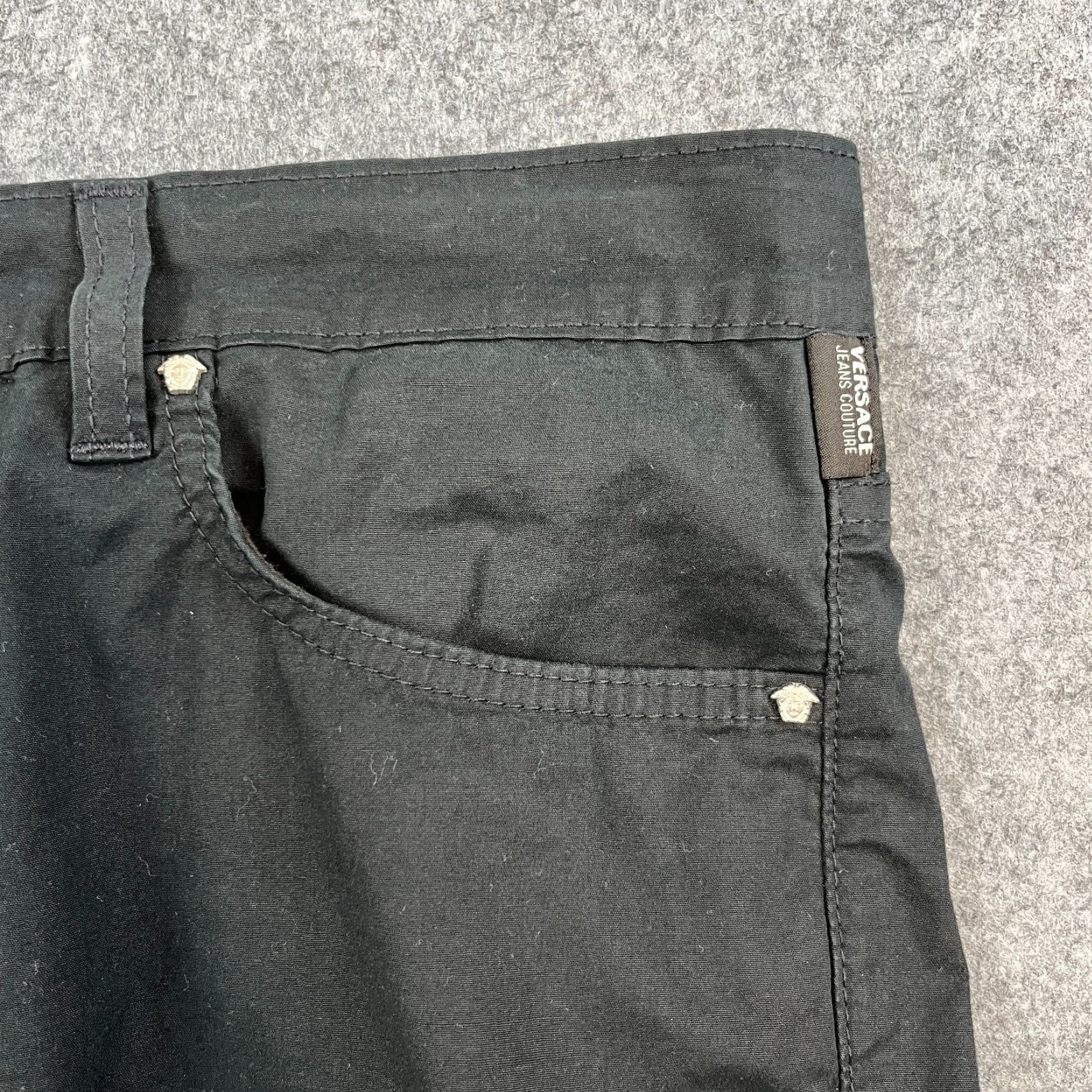 Versace VINTAGE Versace Jeans Relaxed Straight 32 32 Black Medusa Lightweight VTG Italian Jeans Mens Regular 32in 5-Pocket Denim Cotton Black Mens Size US 32 / EU 48 - 7 Thumbnail