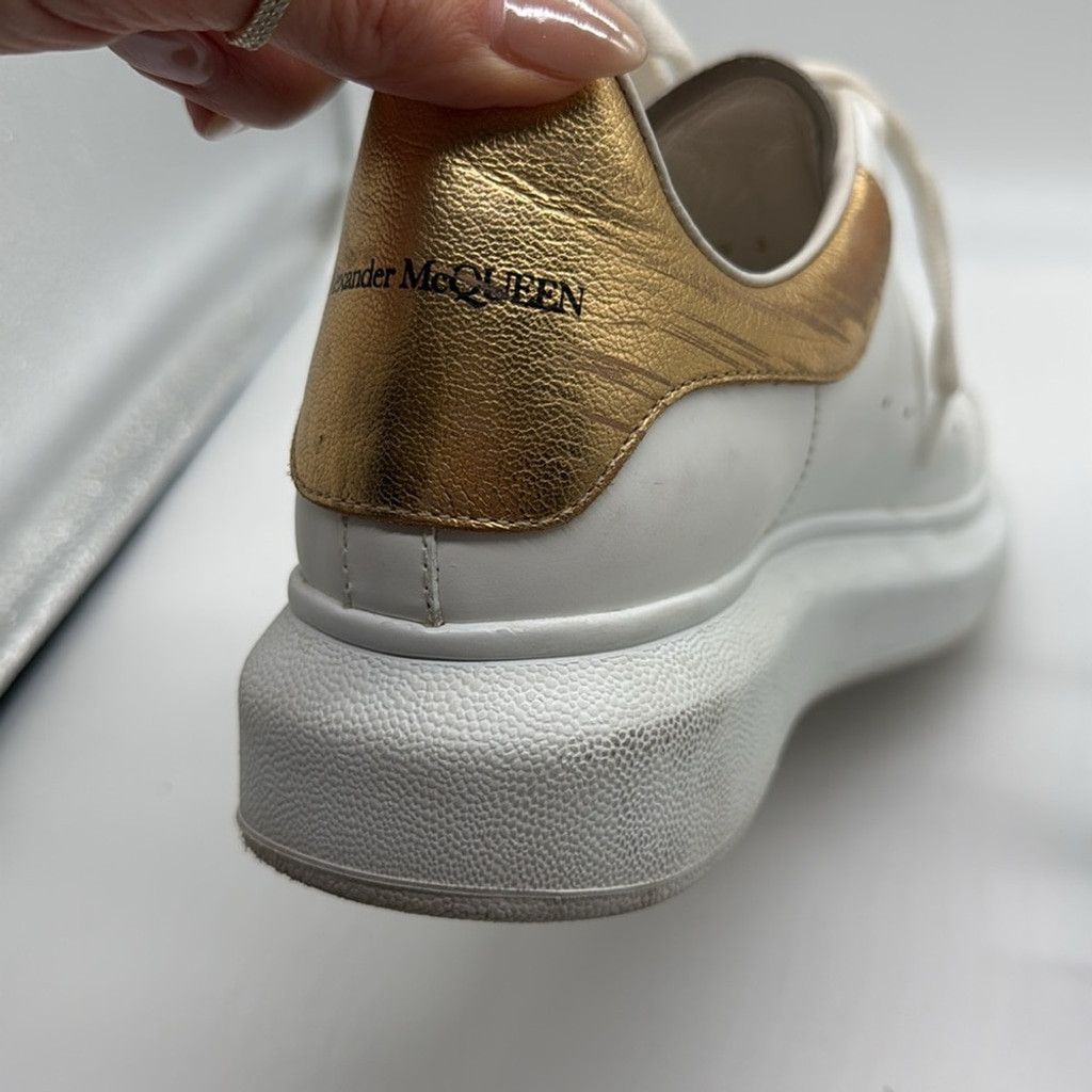 Alexander McQueen Alexander McQueen Metallic Gold & White Lace Up Sneakers 39 Size US 9 / IT 39 - 14 Thumbnail