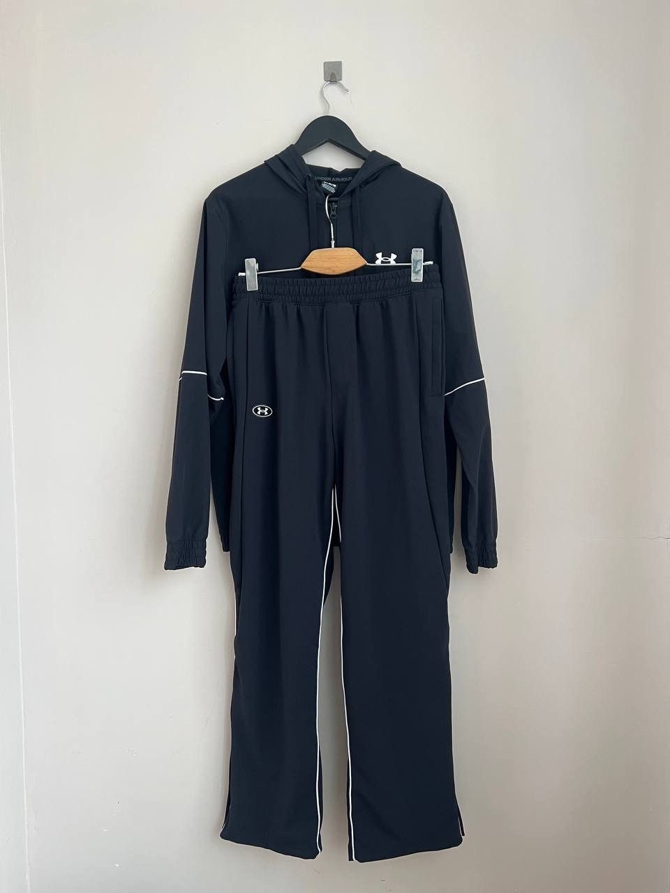 Under Armour Under Armour men's black tracksuit size M Size US M / EU 48-50 / 2 - 2 Thumbnail