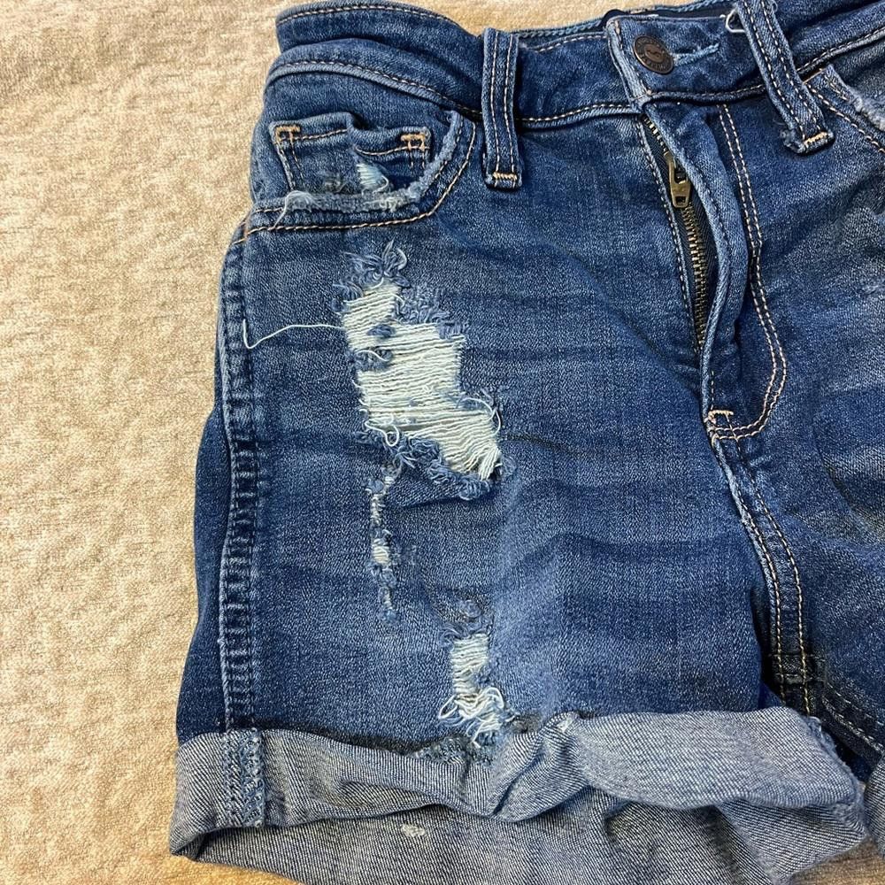 Designer Hollister distressed curvy high rise shirt 00 w23 Size 24" / US 00 / IT 34 - 2 Thumbnail