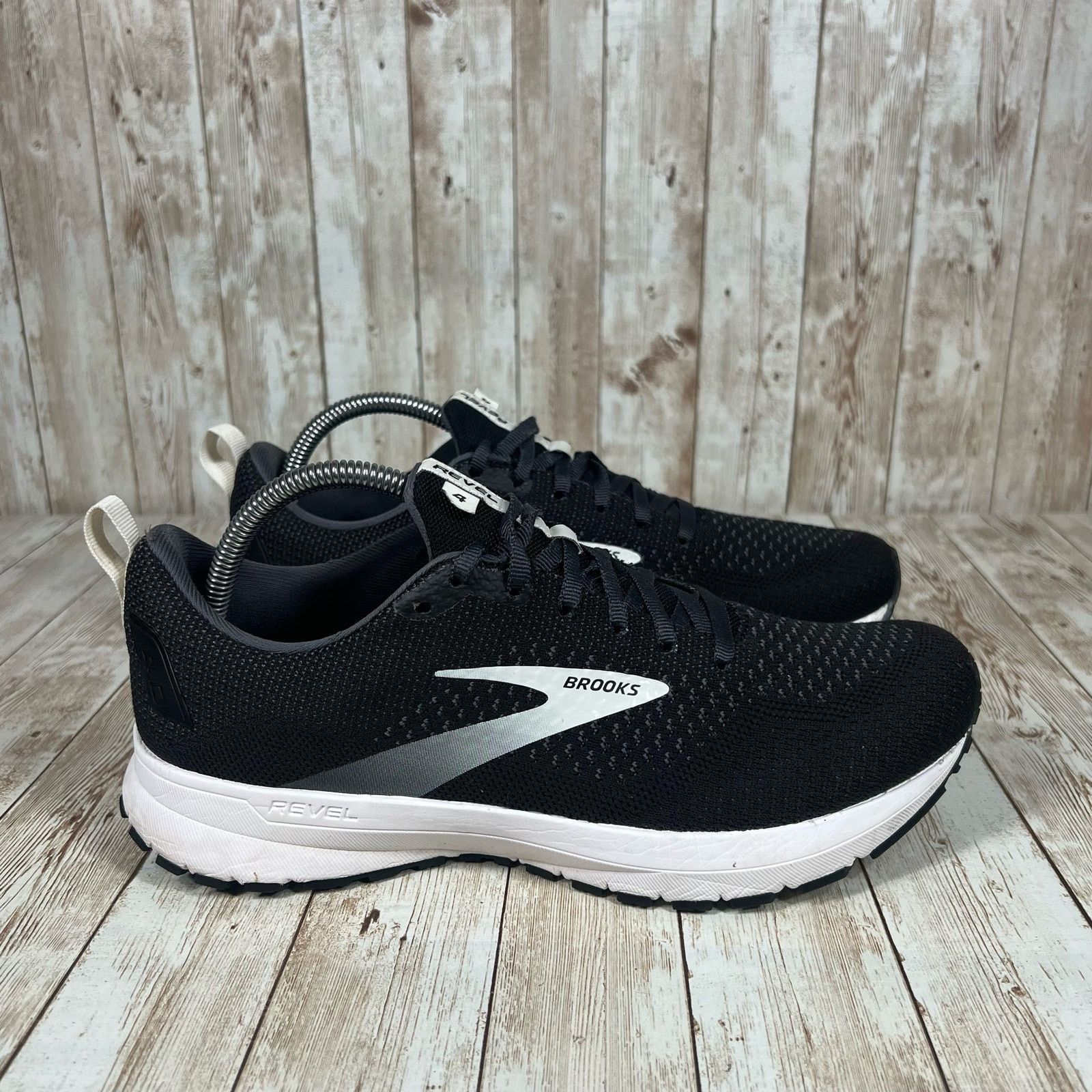 Brooks Brooks revel 4 black white run Mens 8.5 Size US 8.5 / EU 41-42 - 1 Thumbnail