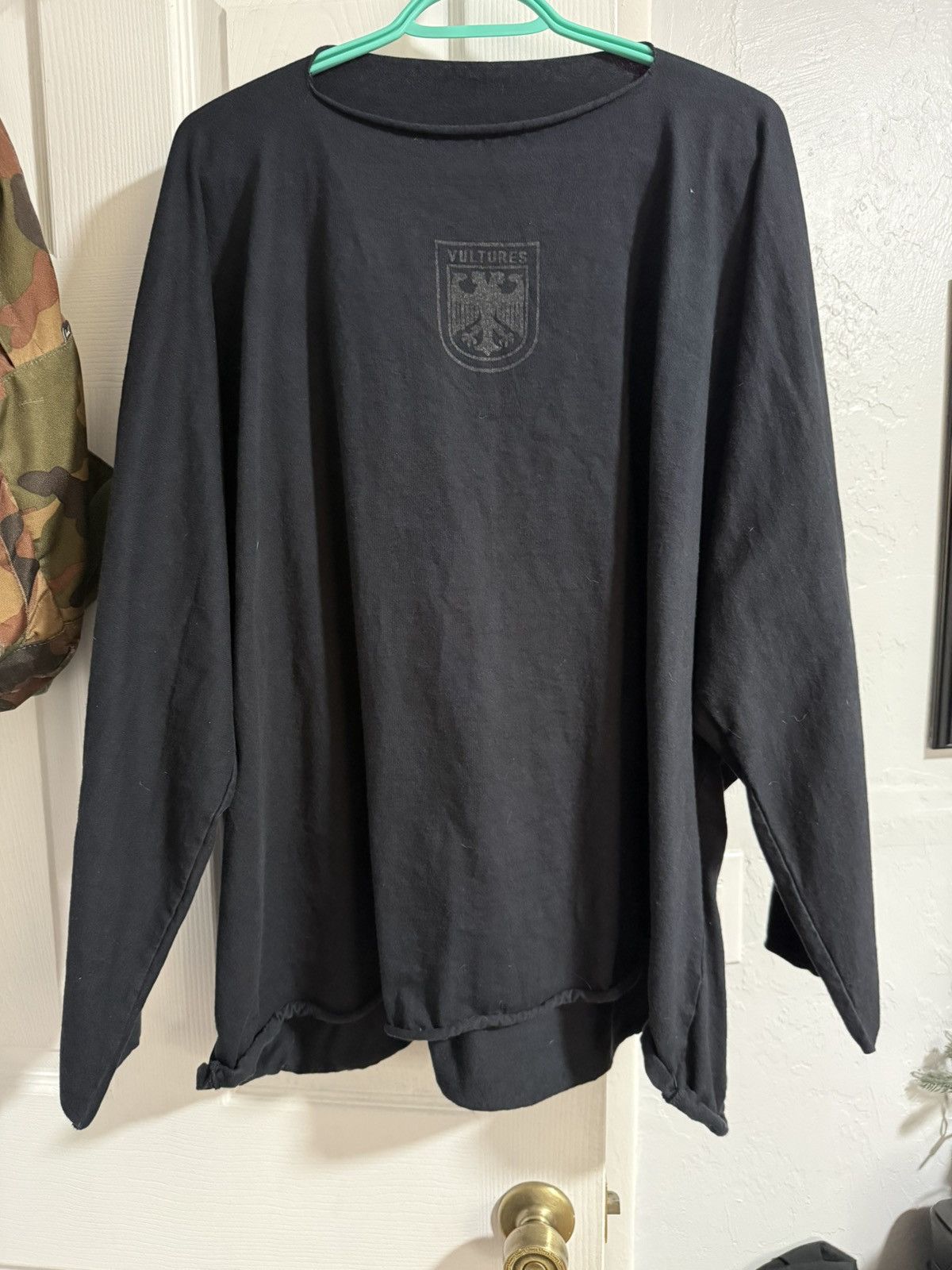 Yeezy Yeezy vultures longsleeve Size US XXL / EU 58 / 5 - 1 Thumbnail