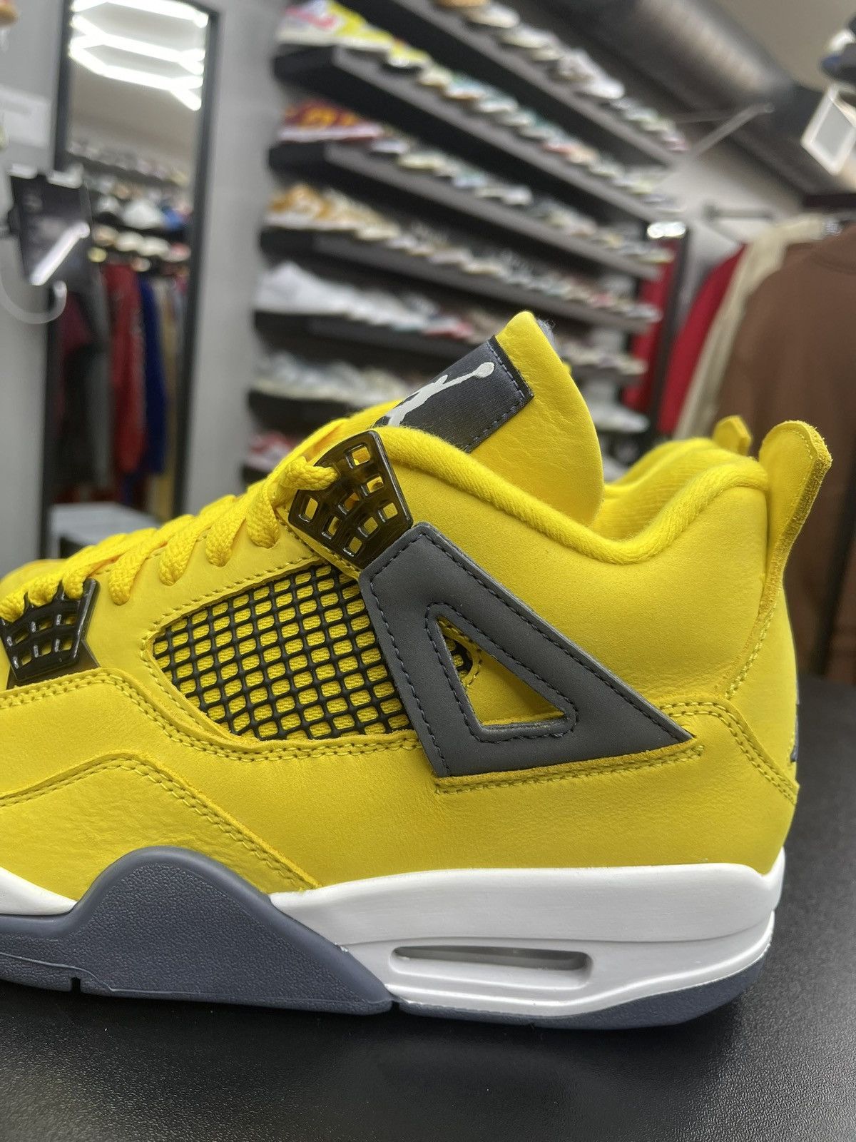 Size 9 - Jordan 4 Lightning (2021) Brand New