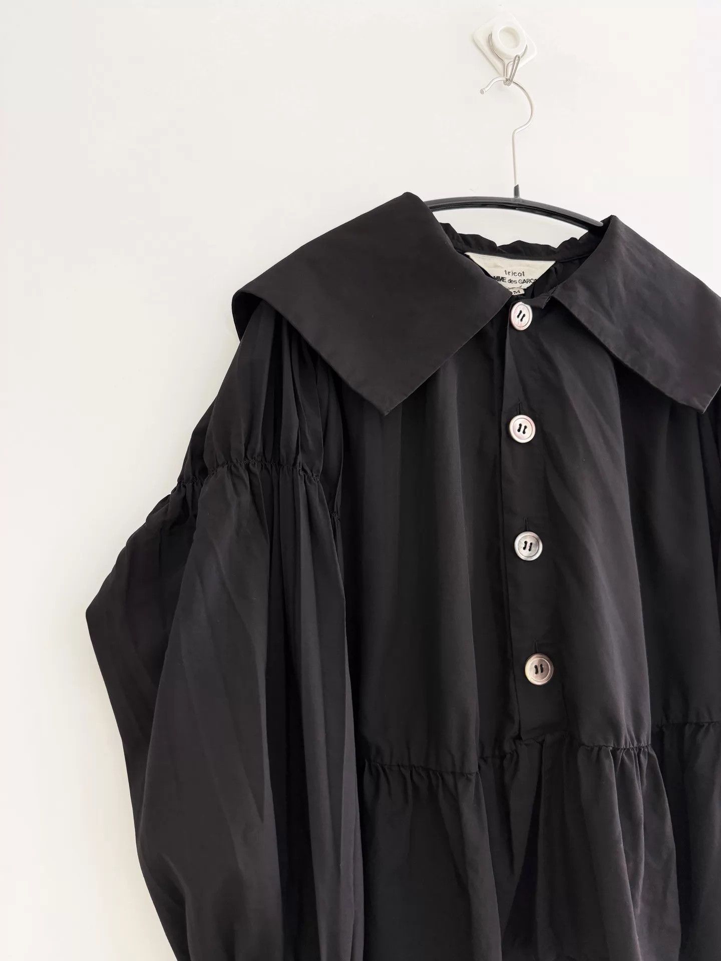 Comme des Garcons Comme des Garçons Pleated Black Shirt M Cuff Buttons Size M / US 6-8 / IT 42-44 - 2 Thumbnail