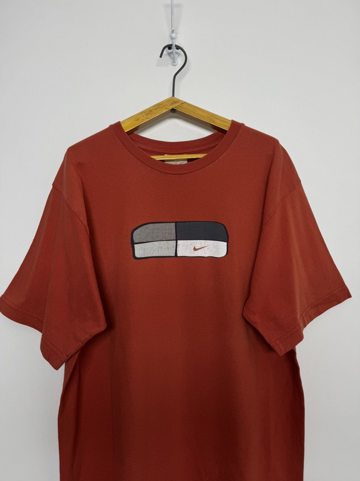 Nike Vintage Y2k Nike Center Big Swoosh Logo T-Shirt 90’s Size US L / EU 52-54 / 3 - 1 Thumbnail