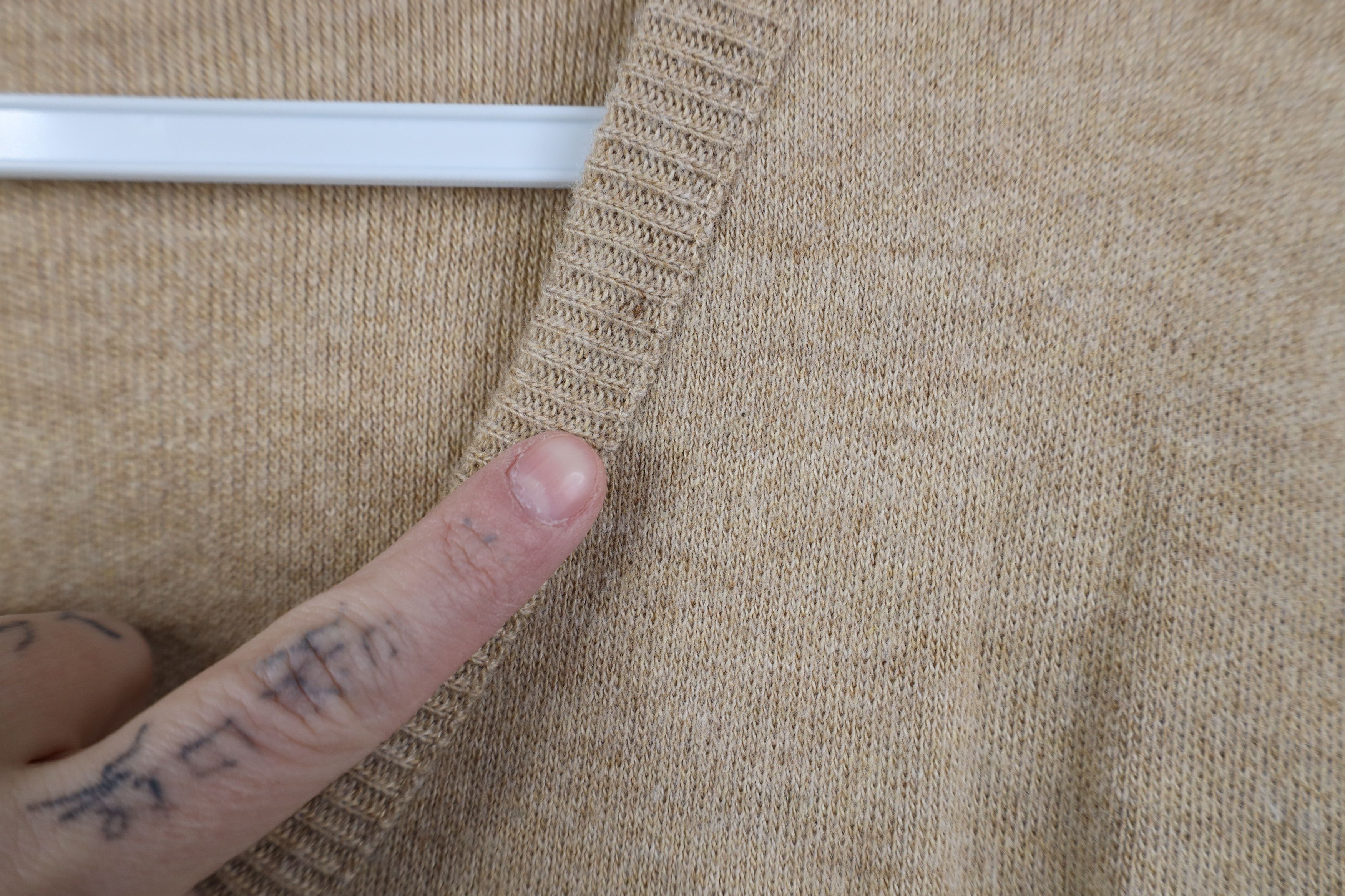 Vintage Vintage 70s Streetwear Knit V-Neck Sweater Vest Beige USA Size US M / EU 48-50 / 2 - 4 Thumbnail