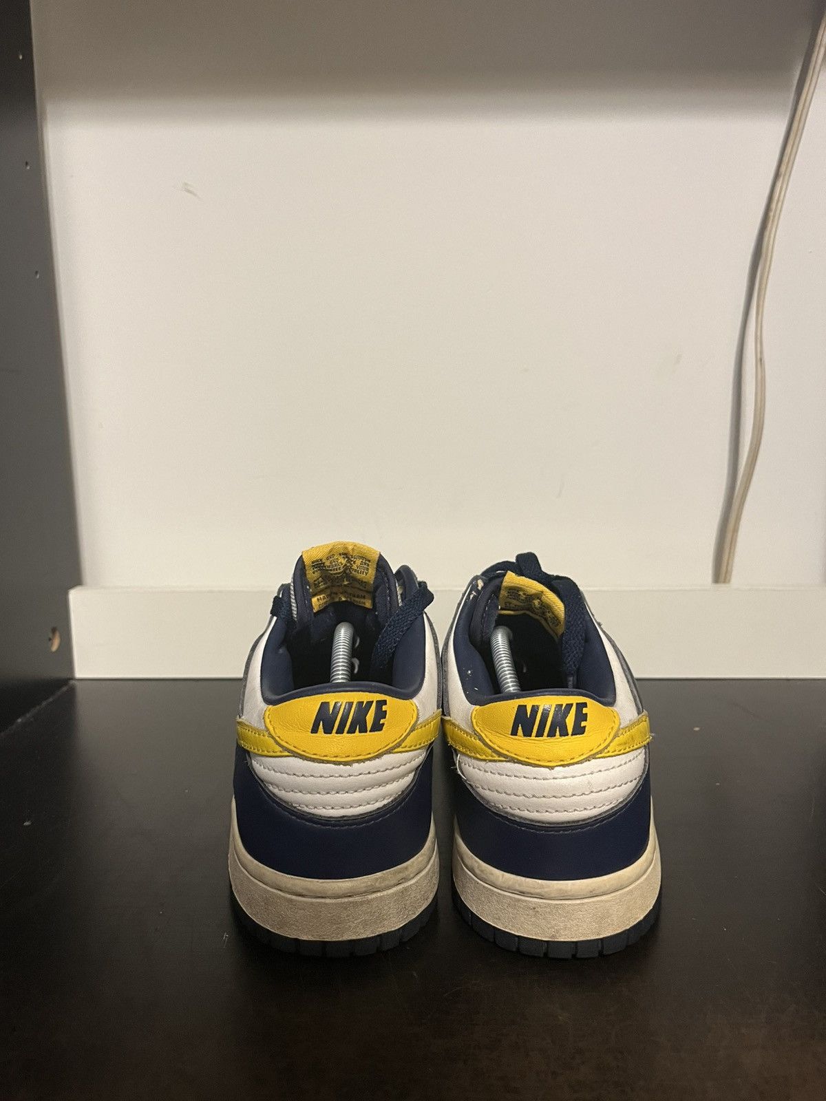 Nike Nike Dunk Low Varsity Maize Vintage 2004 Mens 8.5 304714-172 Size US 8.5 / EU 41-42 - 6 Thumbnail