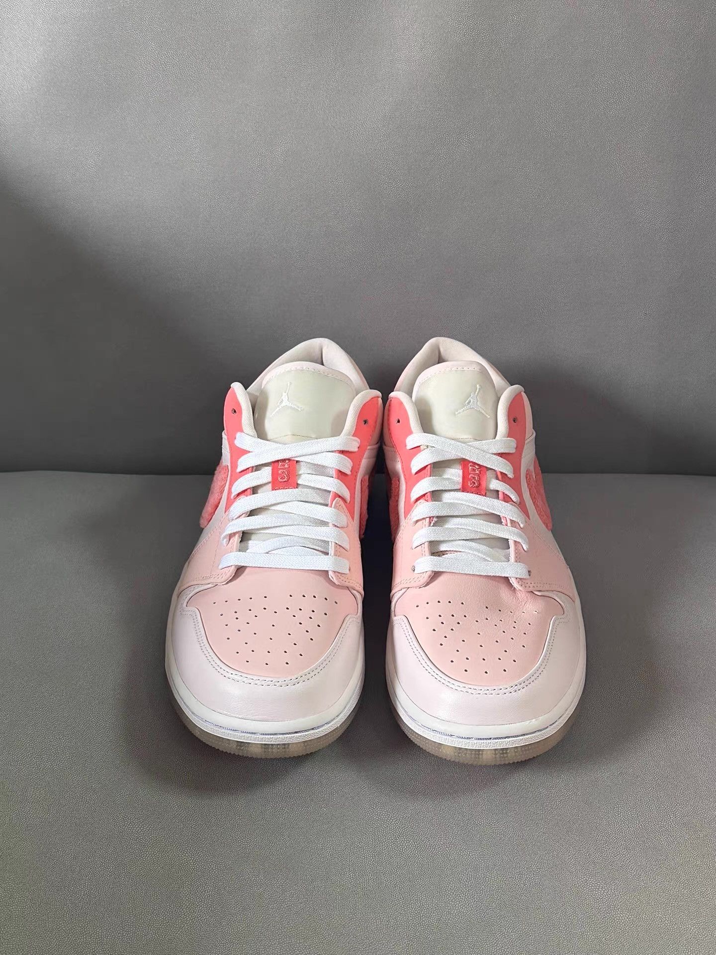 Nike AJ1 Pink Plush Swoosh Ｑ20 Size US 10 / EU 43 - 7 Thumbnail