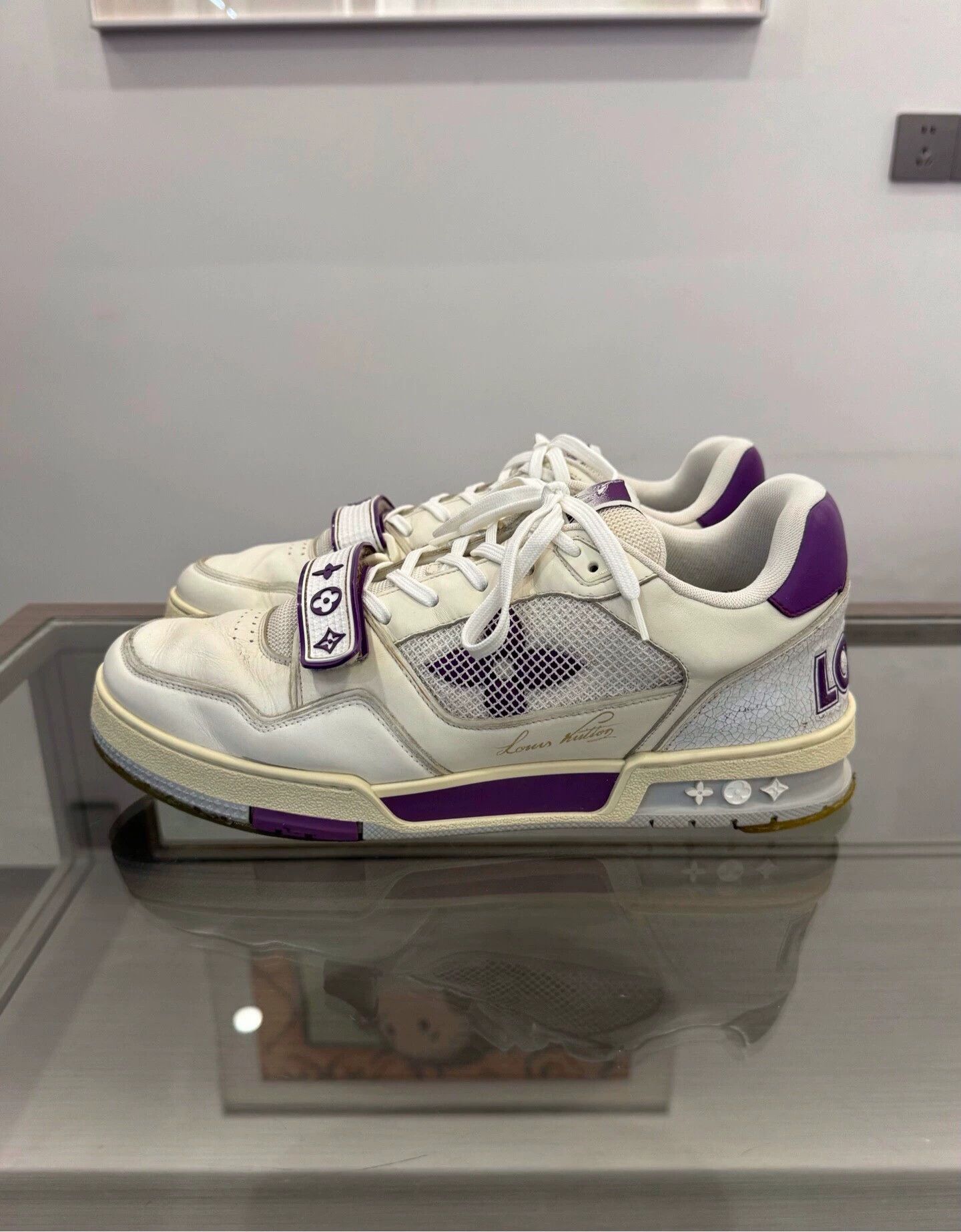 Louis Vuitton Louis Vuitton (LV) men's white and purple trainer sneakers Size US 11 / EU 44 - 4 Thumbnail