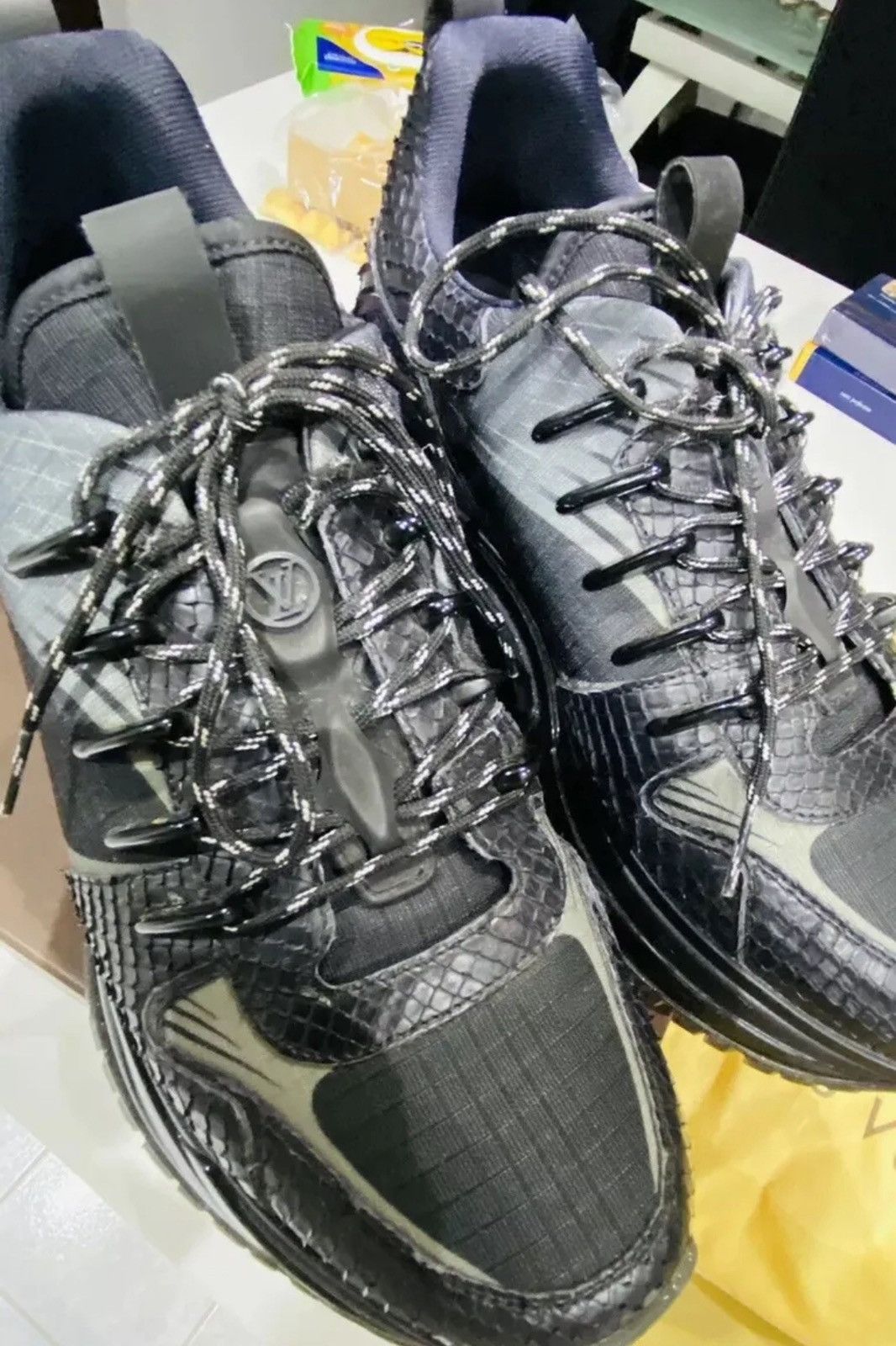 Louis Vuitton Louis Vuitton Pulse Runaway Sneakers 40 Size US 7 / EU 40 - 2 Thumbnail