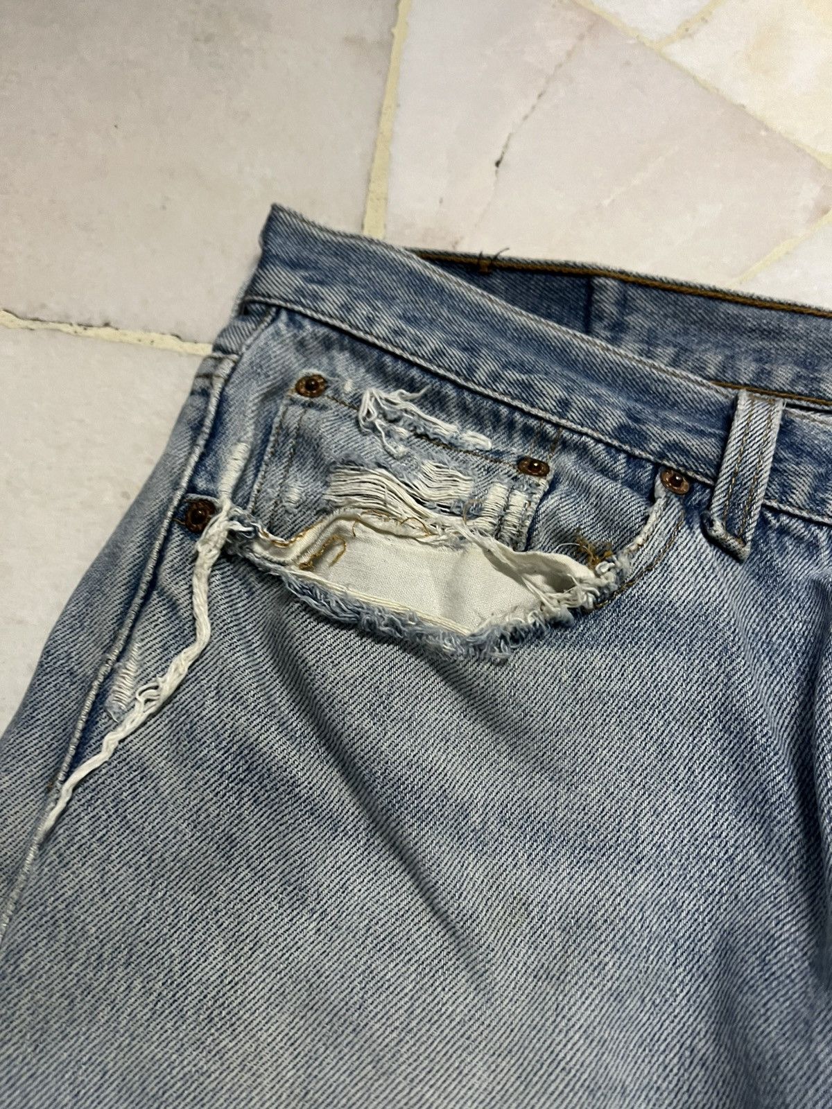 Levi's 💥90’s💥Vintage Levis 501XX Stone Wash Distress Jean USA Size US 35 - 8 Thumbnail