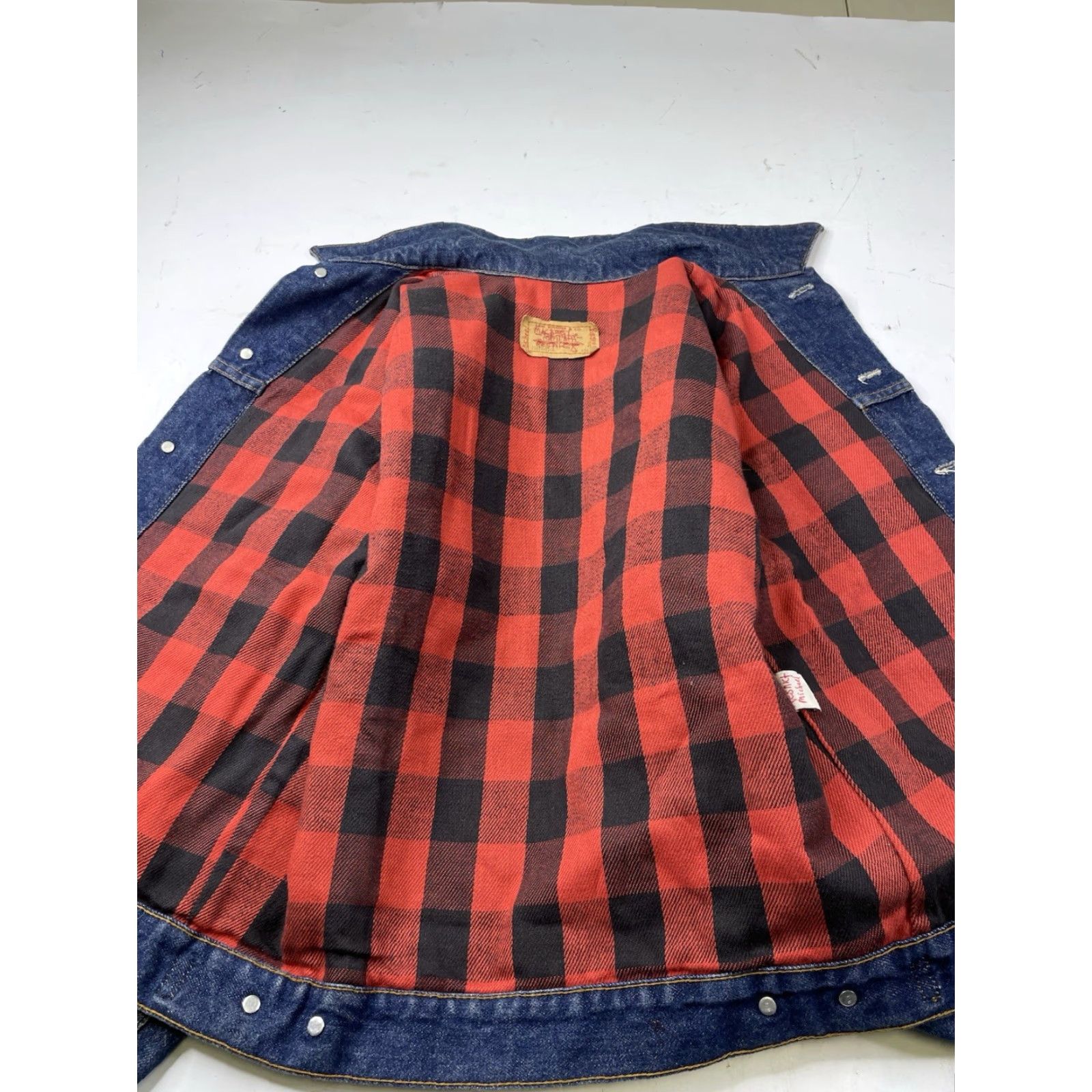 Denime VINTAGE Levis Denim Jacket 70411 0816 Flannel Lined Dark Denim Trucker Size 40R Blue 80s Men Regular Jacket Size US XXS / EU 40 - 2 Thumbnail