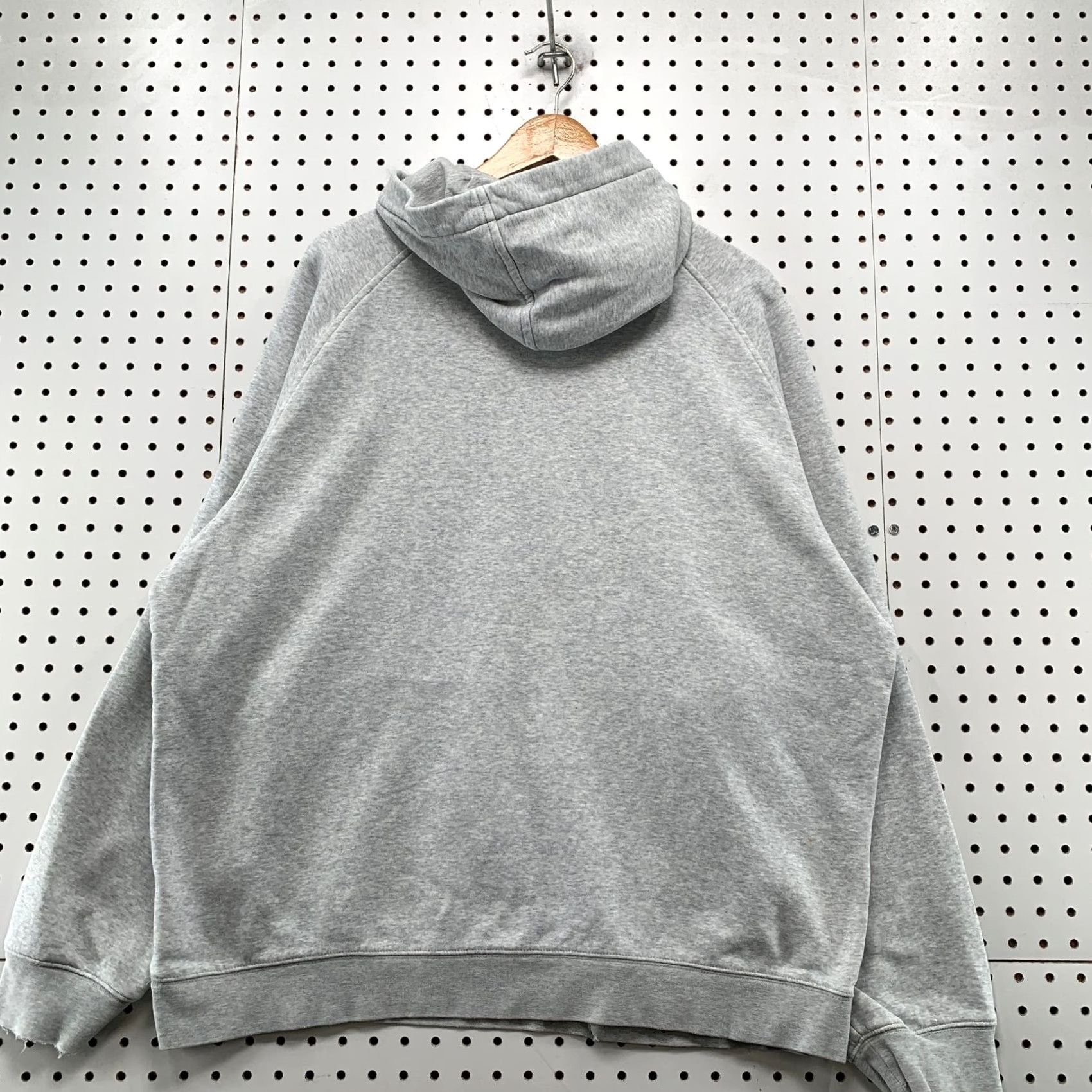 Nike Nike Hoodie Mens XL Gray Center Swoosh Embroidered Spellout Vintage Size US XL / EU 56 / 4 - 2 Thumbnail