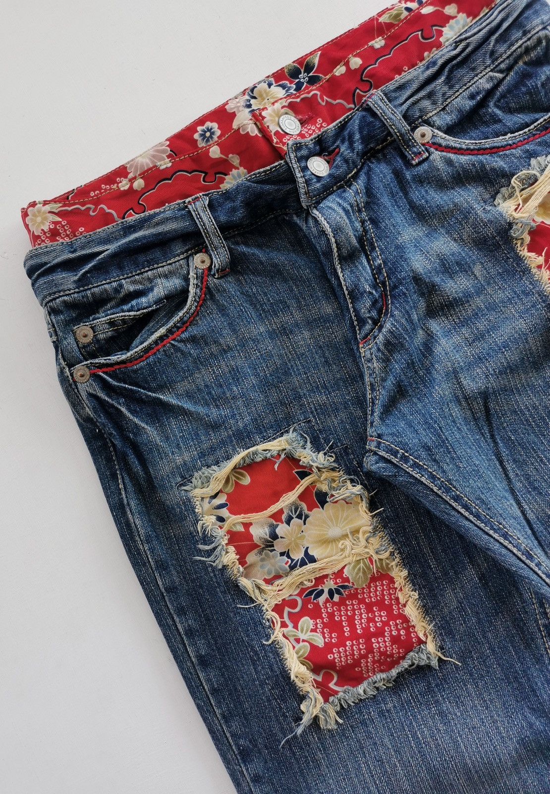Japanese Brand Unbrand Double Waist Red Flowers Denim Jeans Size US 30 / EU 46 - 4 Thumbnail