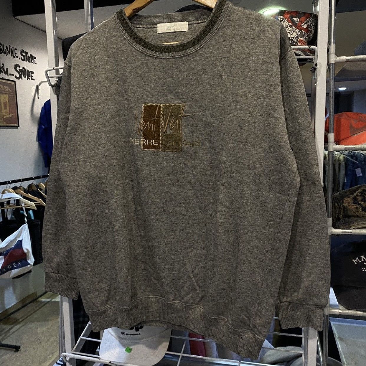 Pierre Balmain Vintage Vent Vent Pierre Balmain Paris Embroid Sweatshirts Size US L / EU 52-54 / 3 - 4 Thumbnail