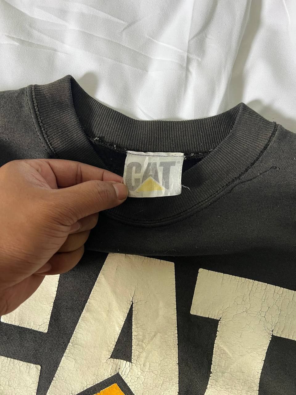 Caterpillar × Vintage Vintage Sunfaded Caterpillar Inc Big Logo Sweatshirt Size US L / EU 52-54 / 3 - 8 Thumbnail