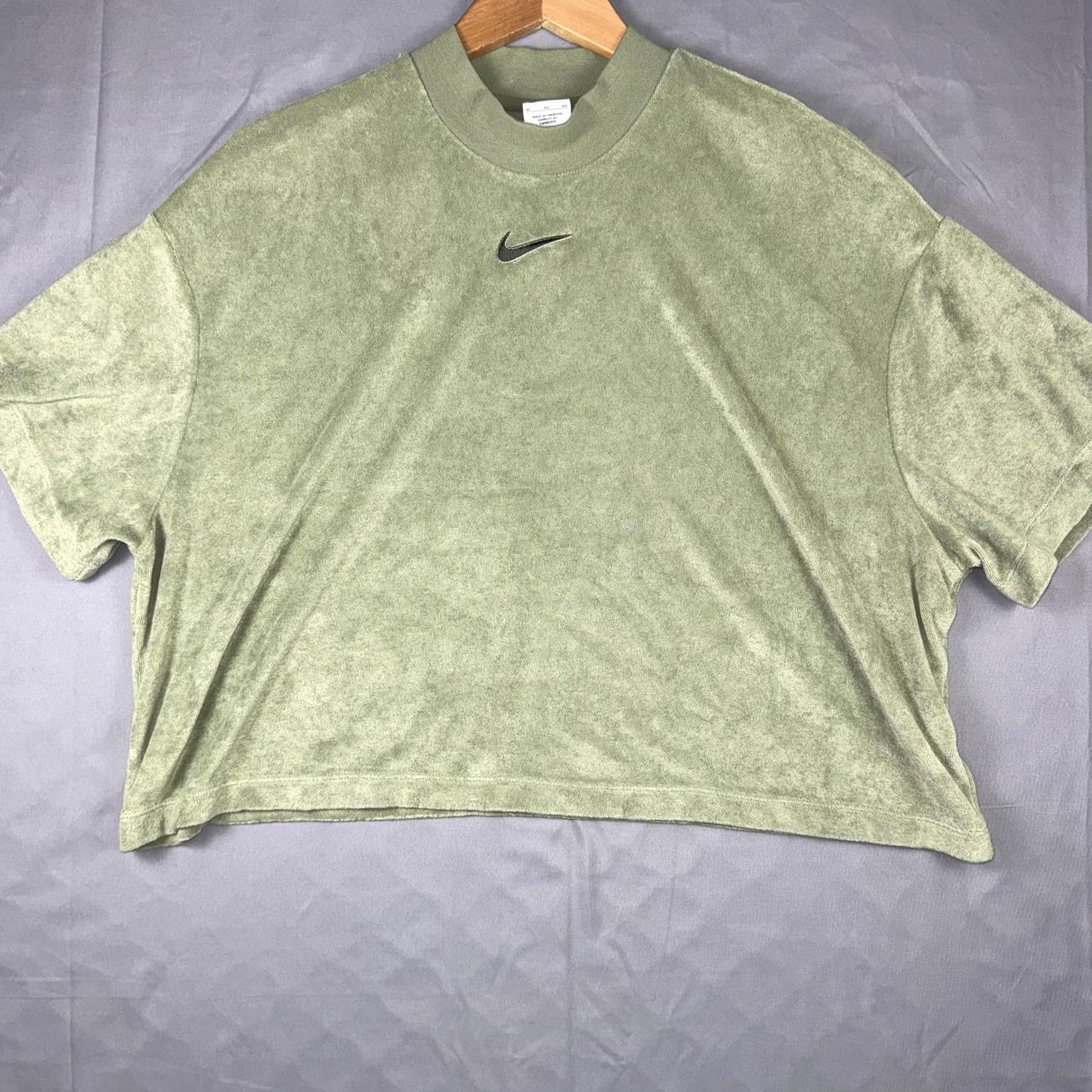 Nike VINTAGE Nike Shirt Womens XL Green Velour Cropped Tee Embroidered Swoosh Crewneck Soft Size XL / US 12-14 / IT 48-50 - 2 Thumbnail