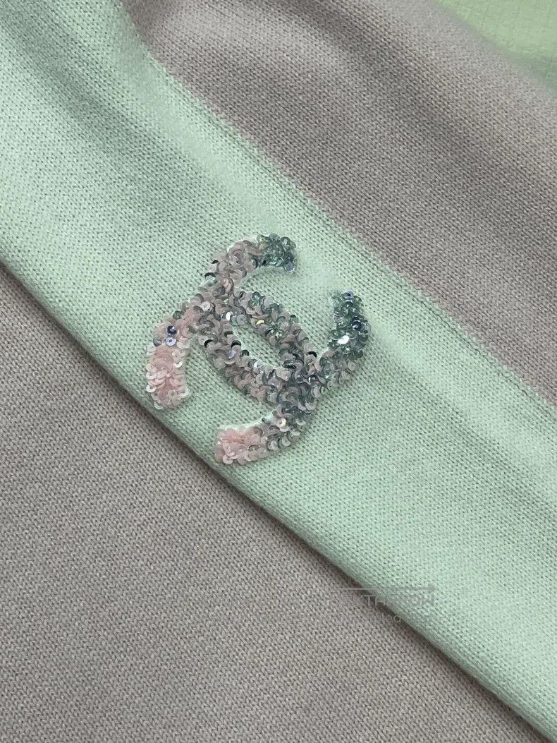 Chanel Chanel 24C pink and white colour block sequin double C log Size XXS / US 00 / IT 34 - 3 Thumbnail