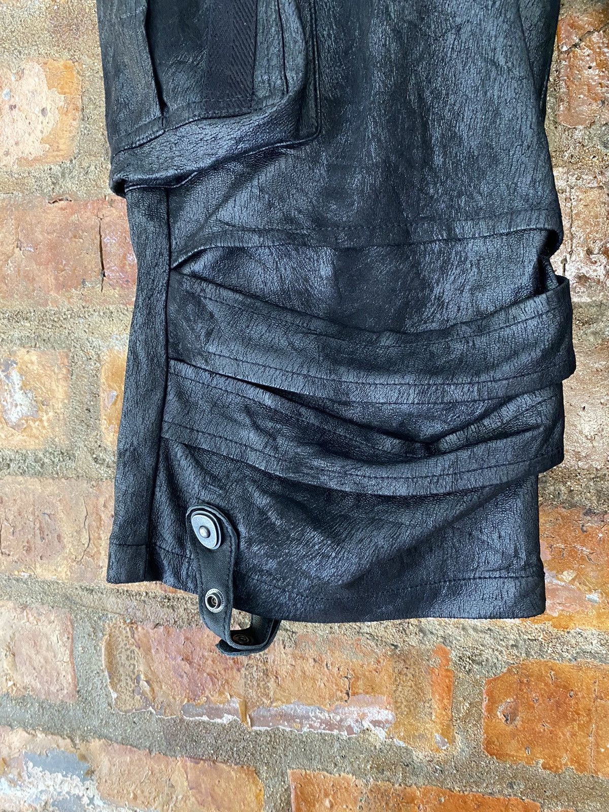 Tornado Mart 2000s Tornado Mart Bondage Textured Gas Mask Cargo Shorts Size US 31 - 12 Thumbnail