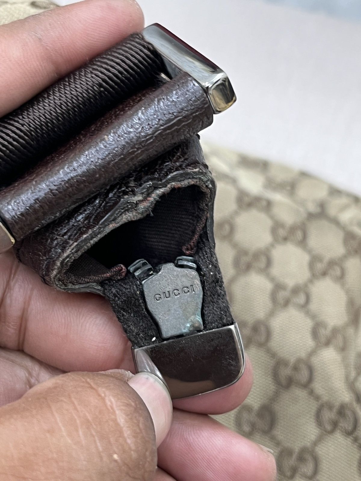 Gucci 🔥STEALS🔥 GUCCI SLING BAG Size ONE SIZE - 9 Thumbnail