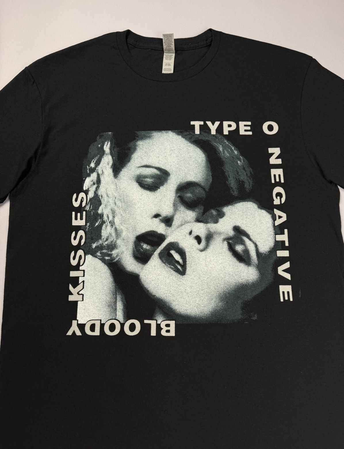 Band Tees Type O Negative Bloody Kisses Black T-Shirt Size L Size US L / EU 52-54 / 3 - 2 Thumbnail