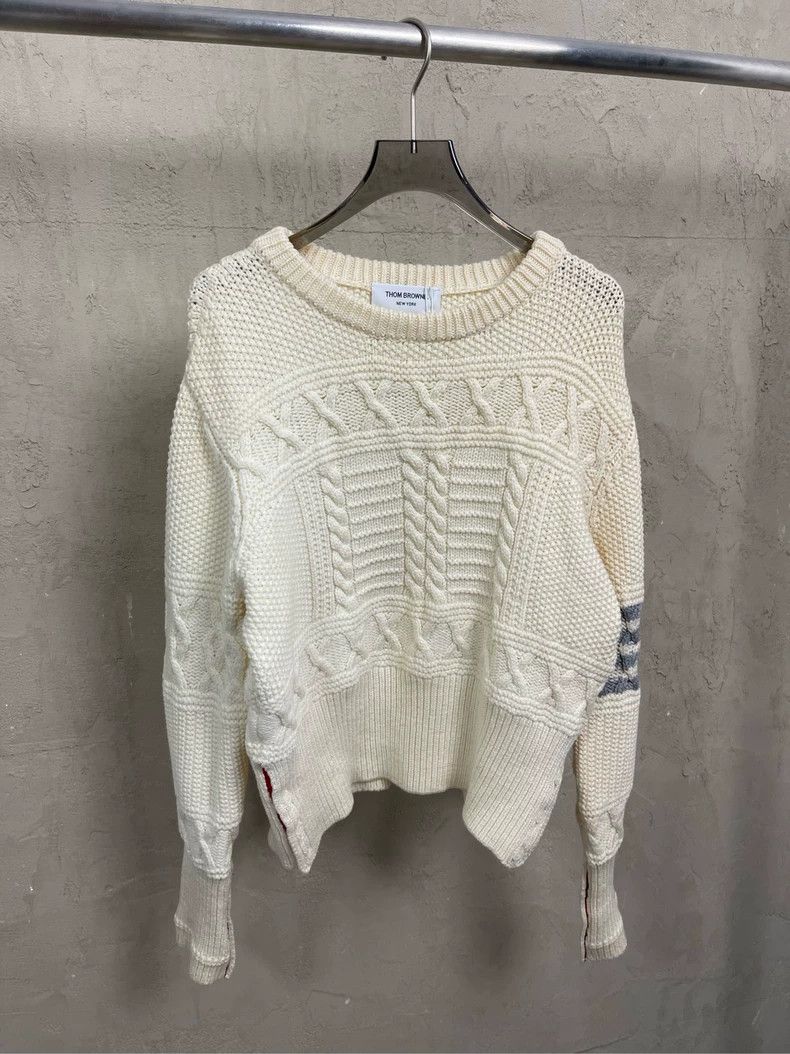 Thom Browne Thom Browne Beige four-striped jacquand round-neck wool swe Size US M / EU 48-50 / 2 - 2 Thumbnail