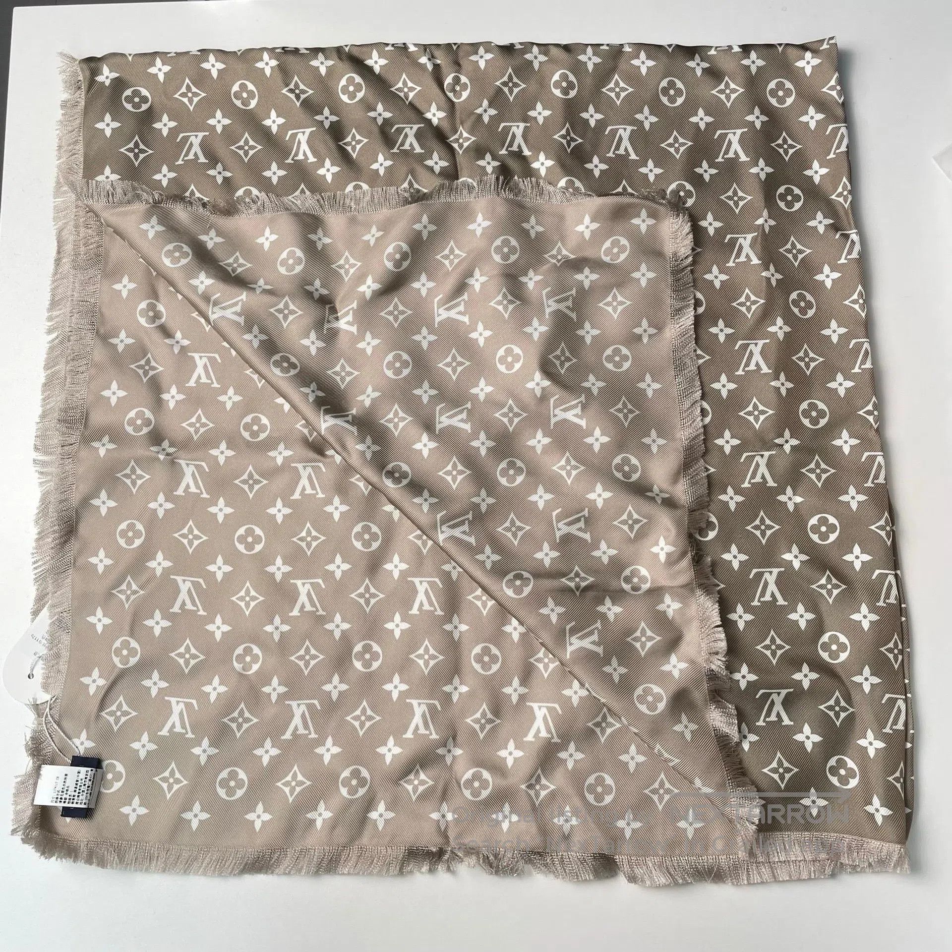 Louis Vuitton Louis Vuitton Coffee Brown Mulberry Silk Classic Fringe Sh Size ONE SIZE - 5 Thumbnail