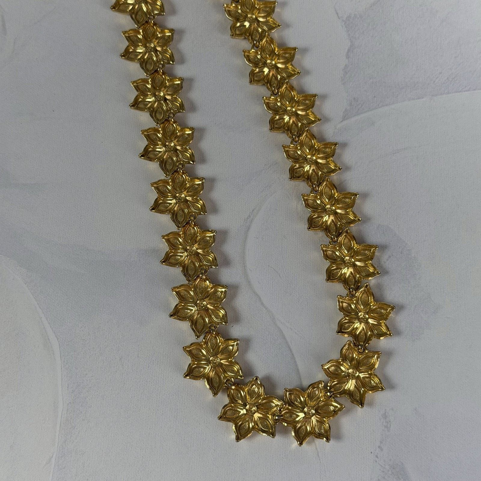 Other Lovely VTG 1980 17" Gold-Tone & Cream Enamel Flower Necklace Size ONE SIZE - 6 Thumbnail