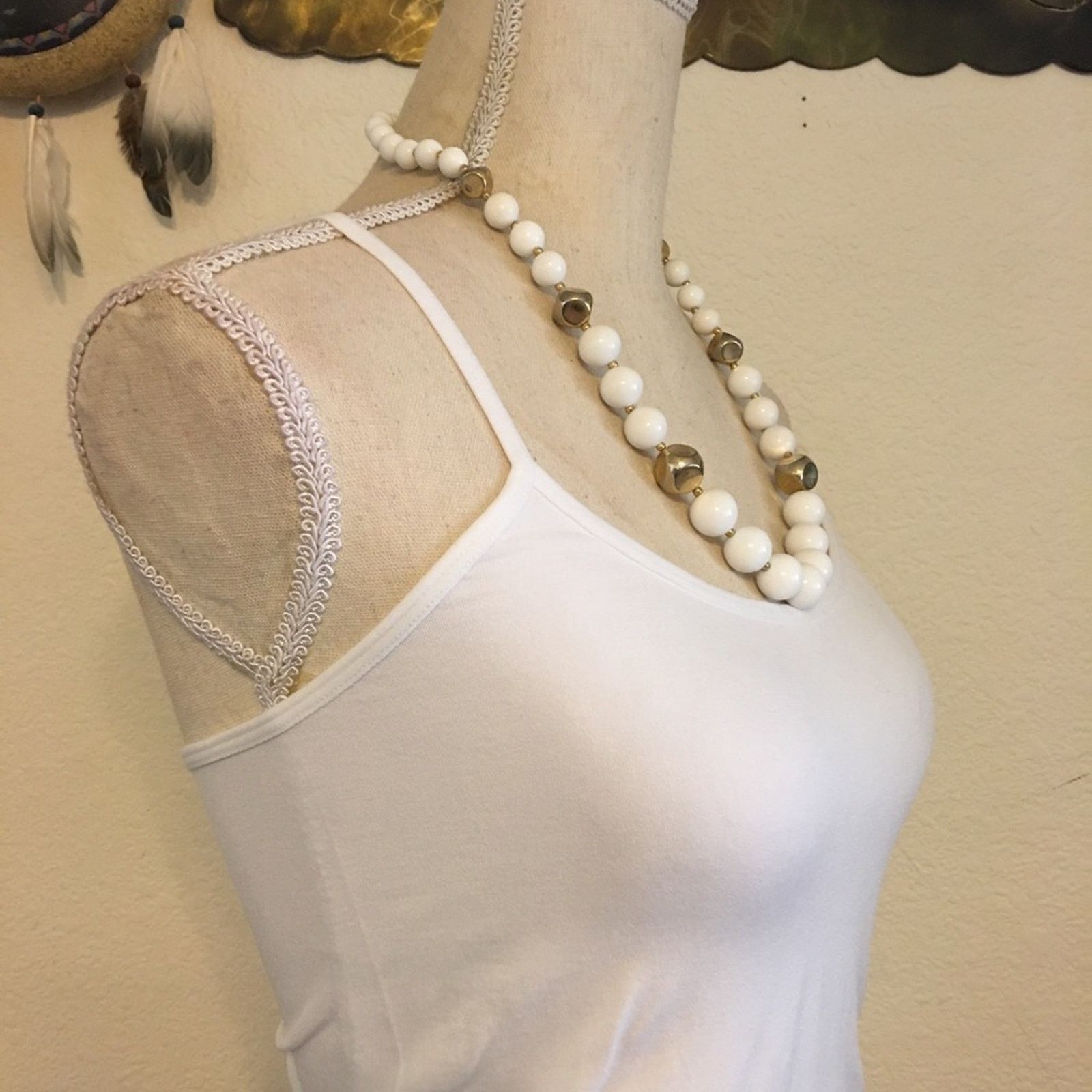 Vintage Vintage white and gold tone chunky bead necklace Size ONE SIZE - 2 Thumbnail