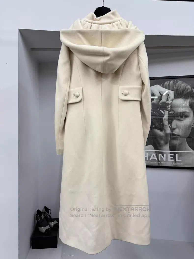 Gucci Gucci White wool button hooded coat Size M / US 6-8 / IT 42-44 - 3 Thumbnail