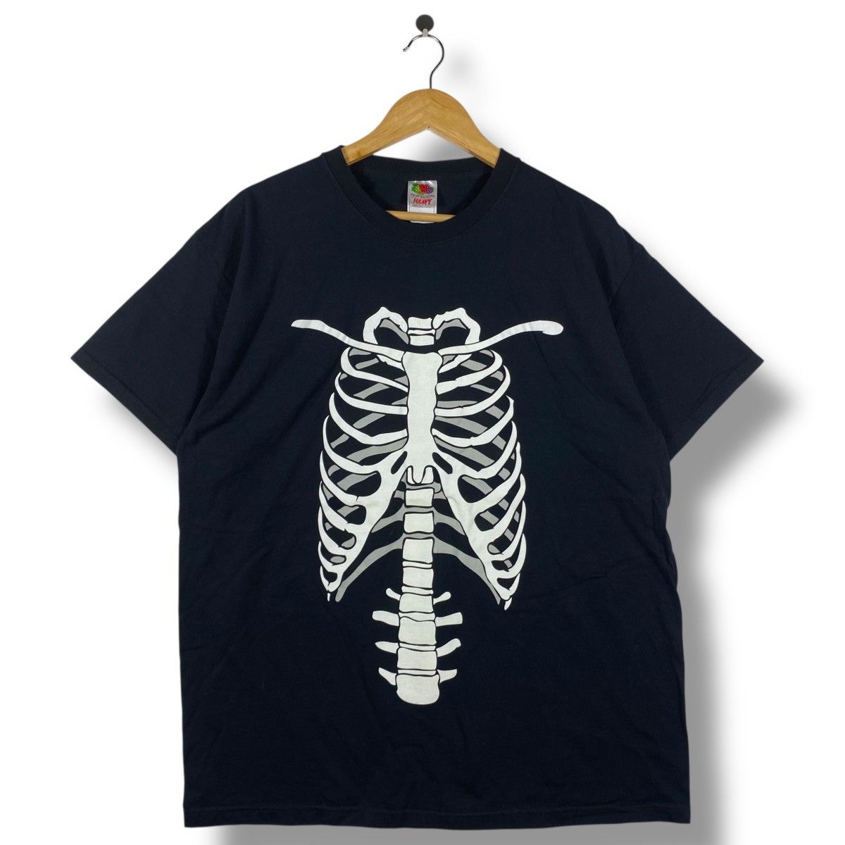 Vintage Vintage 90's SKELETON RIB CAGE Graphic Tee Shirt Size US XL / EU 56 / 4 - 1 Thumbnail