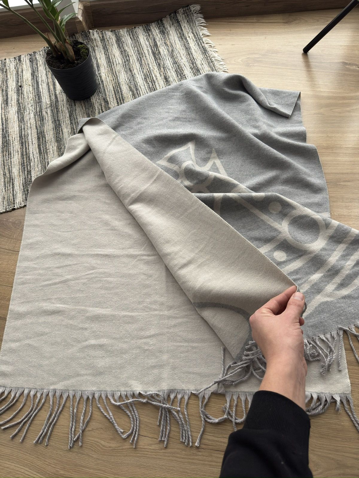 Vivienne Westwood Vintage Vivienne Westwood Big Logo Cashmere Luxury Big Scarf Size ONE SIZE - 4 Thumbnail