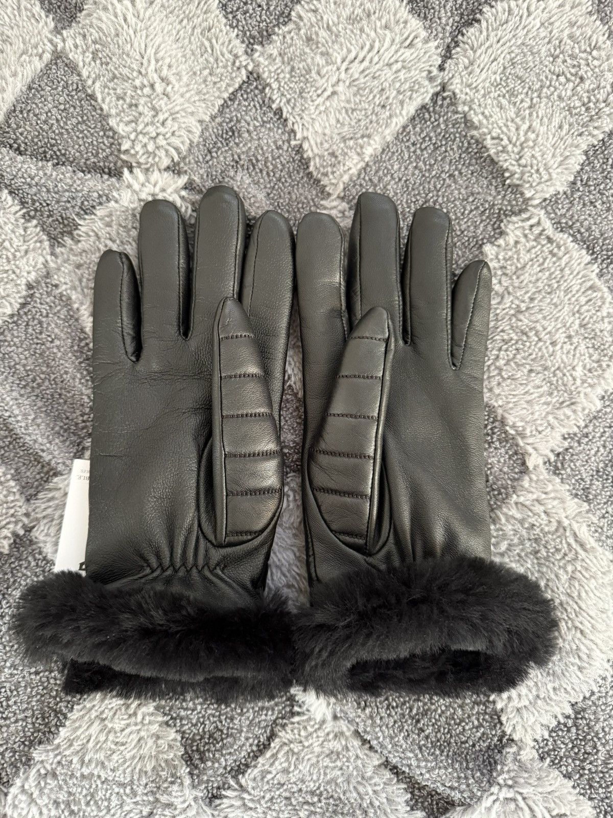 Ugg UGG Winter Leather Quilted Snow Gloves size S Size ONE SIZE - 2 Thumbnail