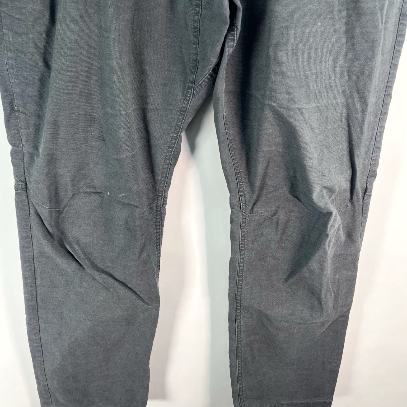 The North Face The North Face Pants Mens Gray The Narrows Relaxed Fit 38X31 Jeans 5-Pocket Straight Canvas Cotton Nylon Button Zip Casual College 80s Preppy Mens Size US 38 / EU 54 - 3 Thumbnail