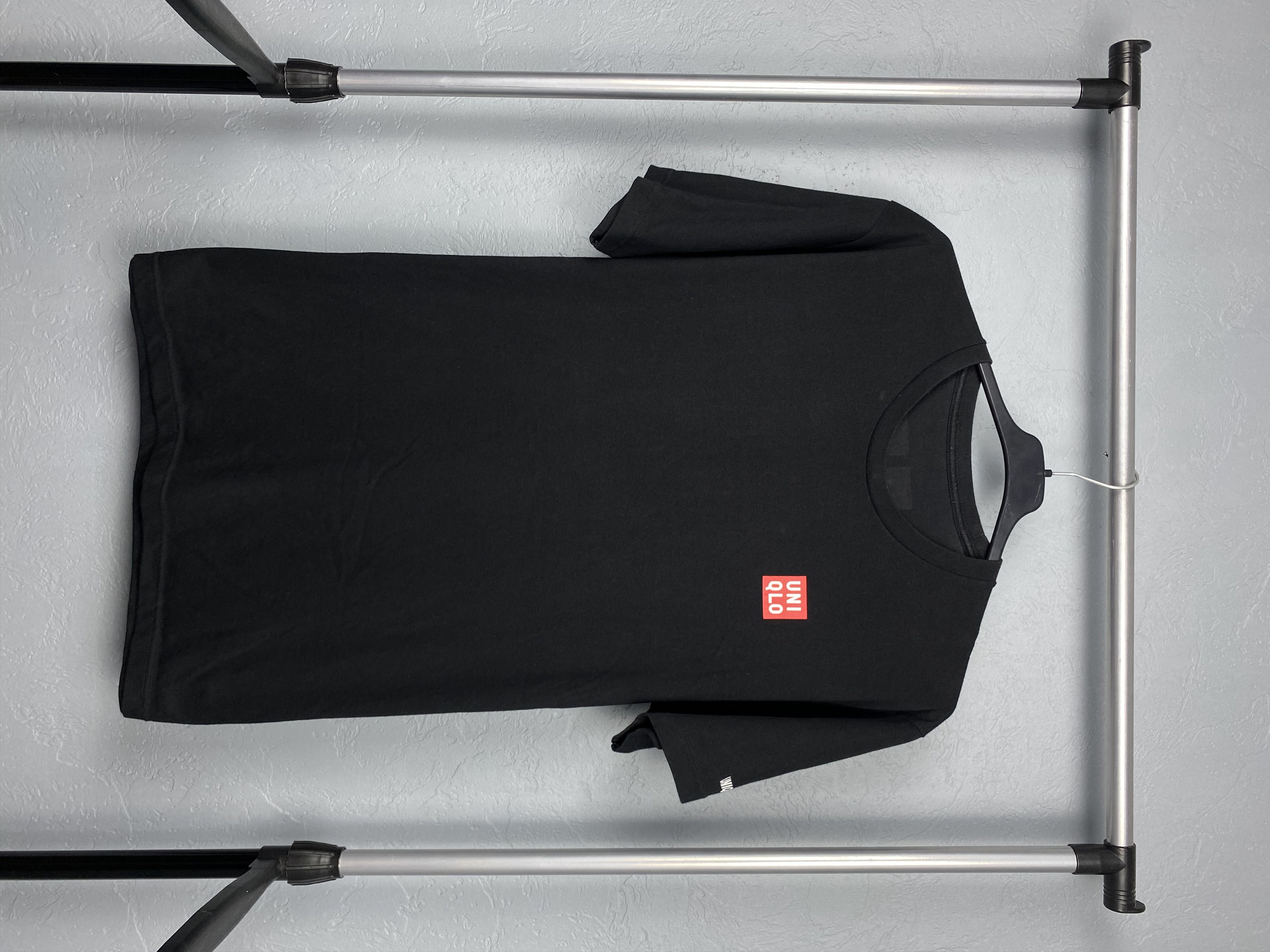 Japanese Brand × Uniqlo Uniqlo Mens Logo T-Shirt Y2K Tee Size US L / EU 52-54 / 3 - 1 Thumbnail