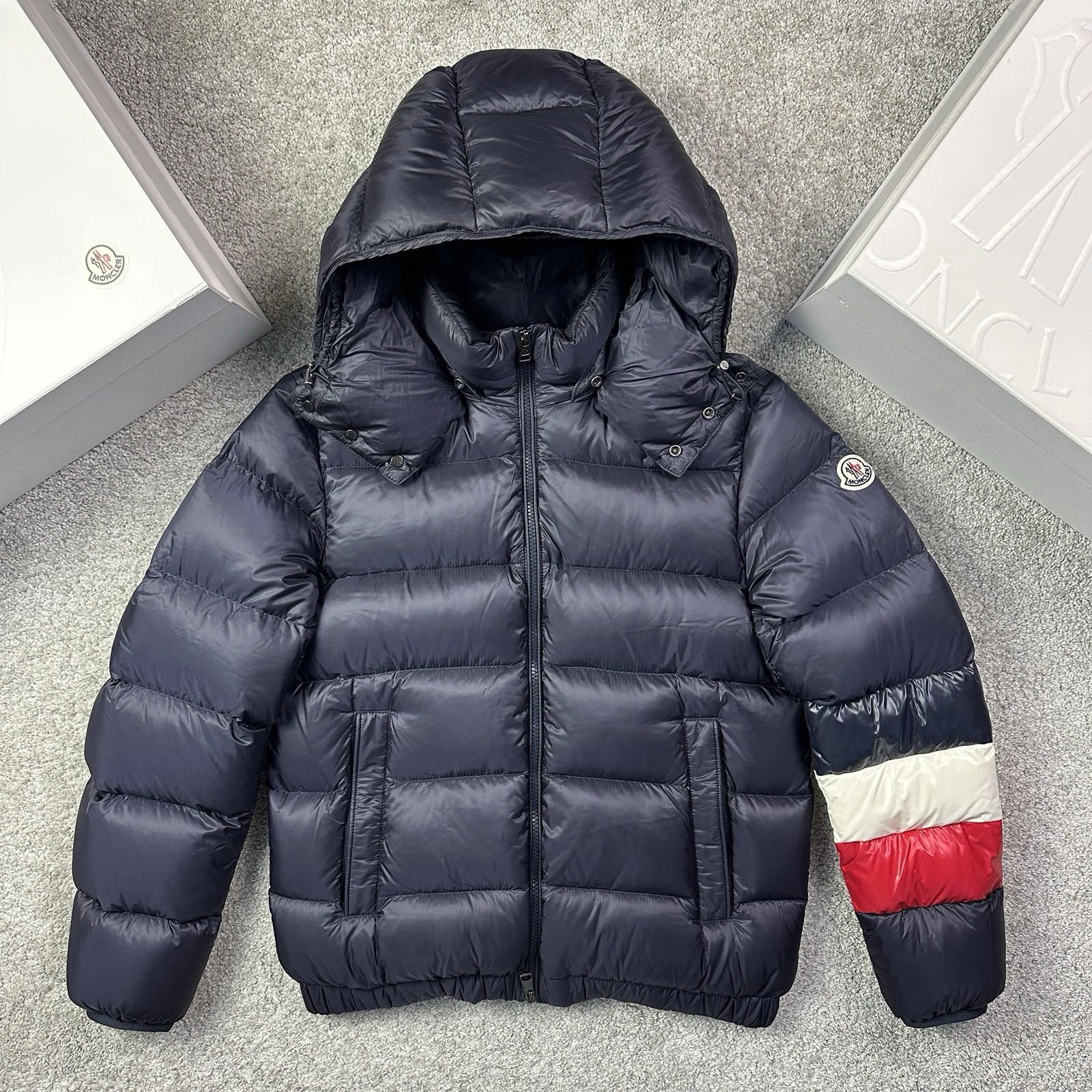 Moncler Willm Navy Puffer Coat Size (S) Excellent