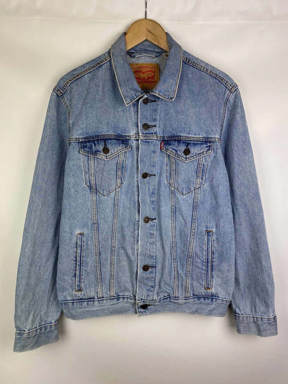 Levi's Mens 506 Denim Jacket popular Blue Medium Wash Buttons Flap Pockets Vintage M 40