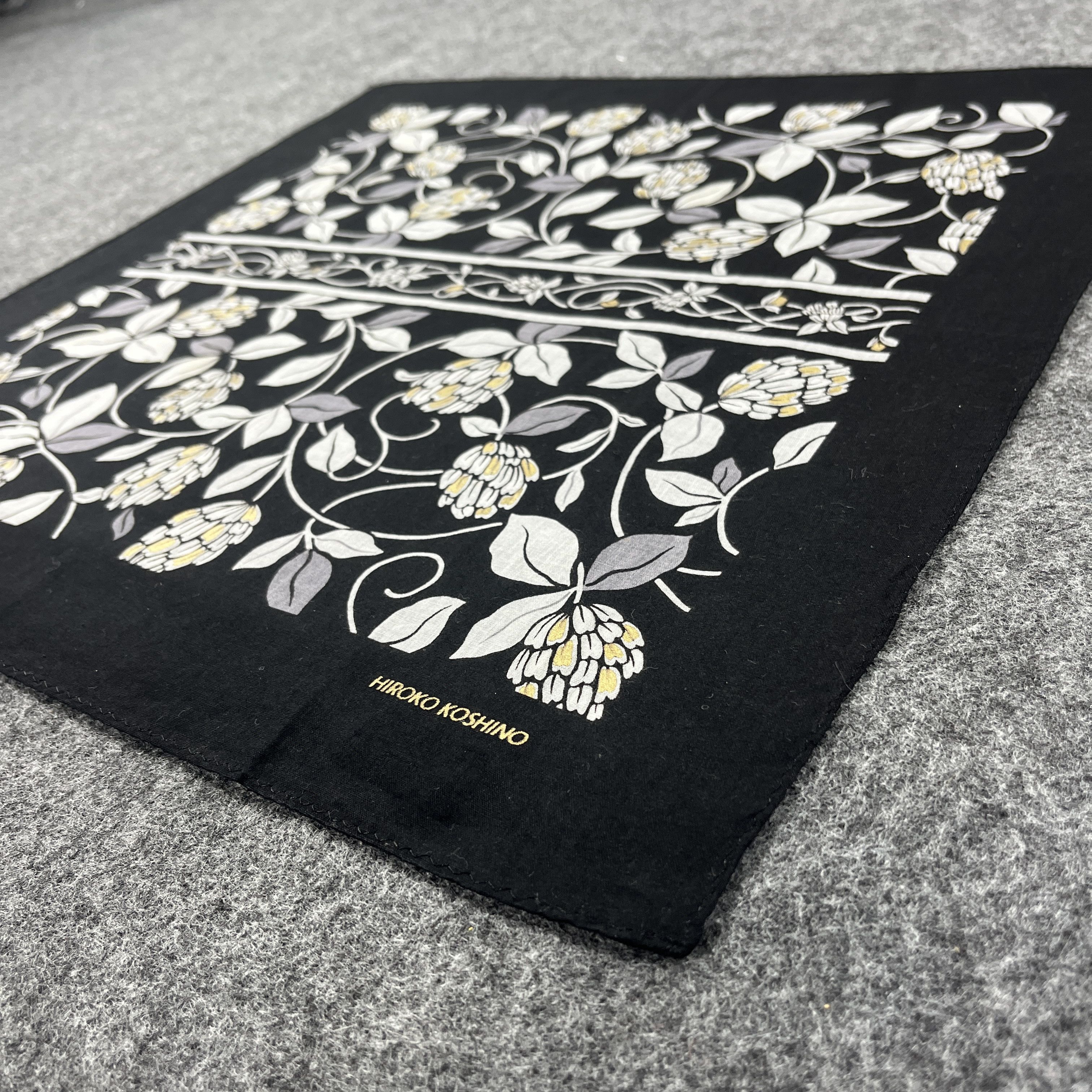 Hiroko Koshino Homme × Japanese Brand Hiroko Koshino Handkerchief / Bandana / Neckerchief B260 Size ONE SIZE - 4 Thumbnail
