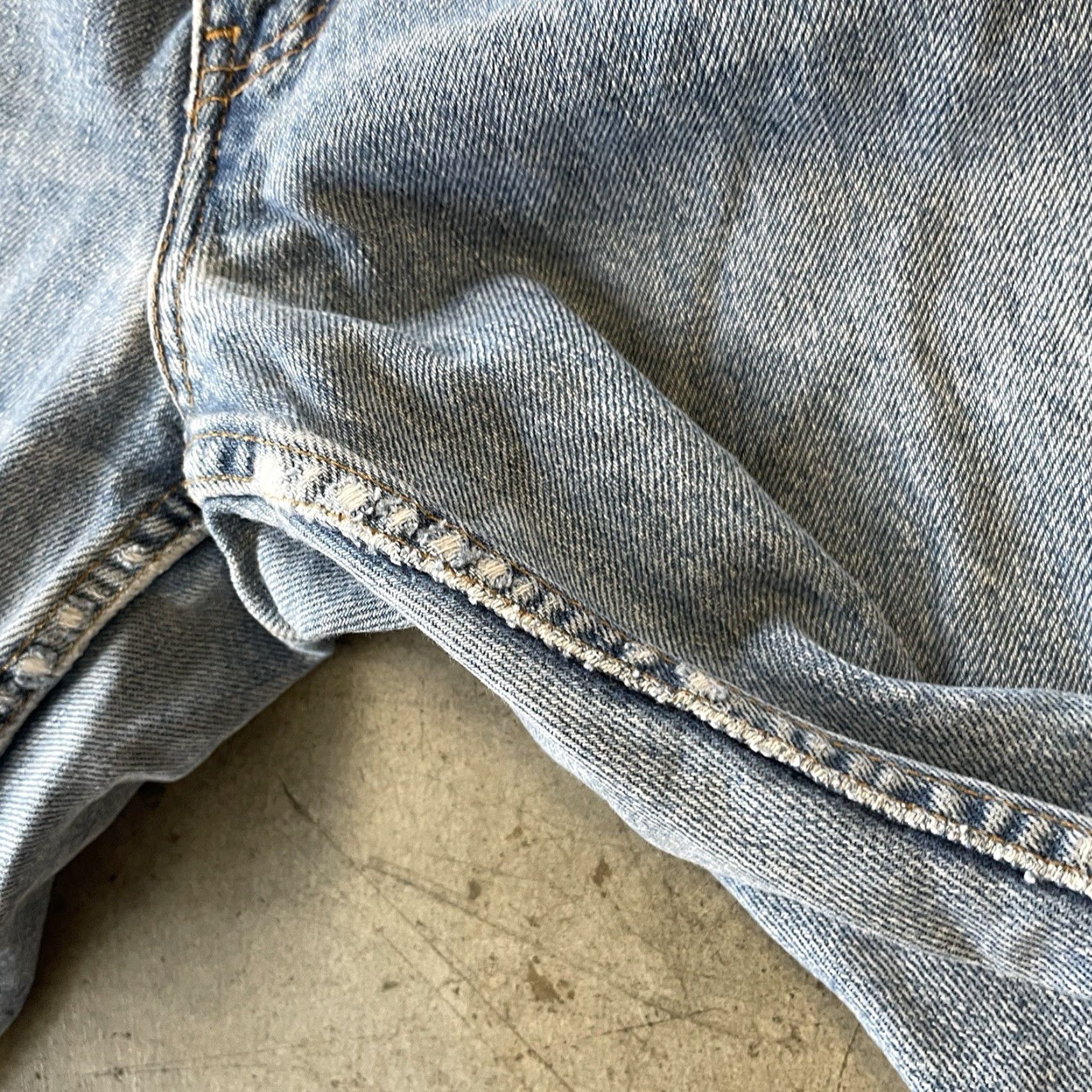 Levi's VINTAGE Levi's Jeans 550 Mens 36x30 Blue Relaxed Fit Straight Leg 90s Size US 36 / EU 52 - 3 Thumbnail
