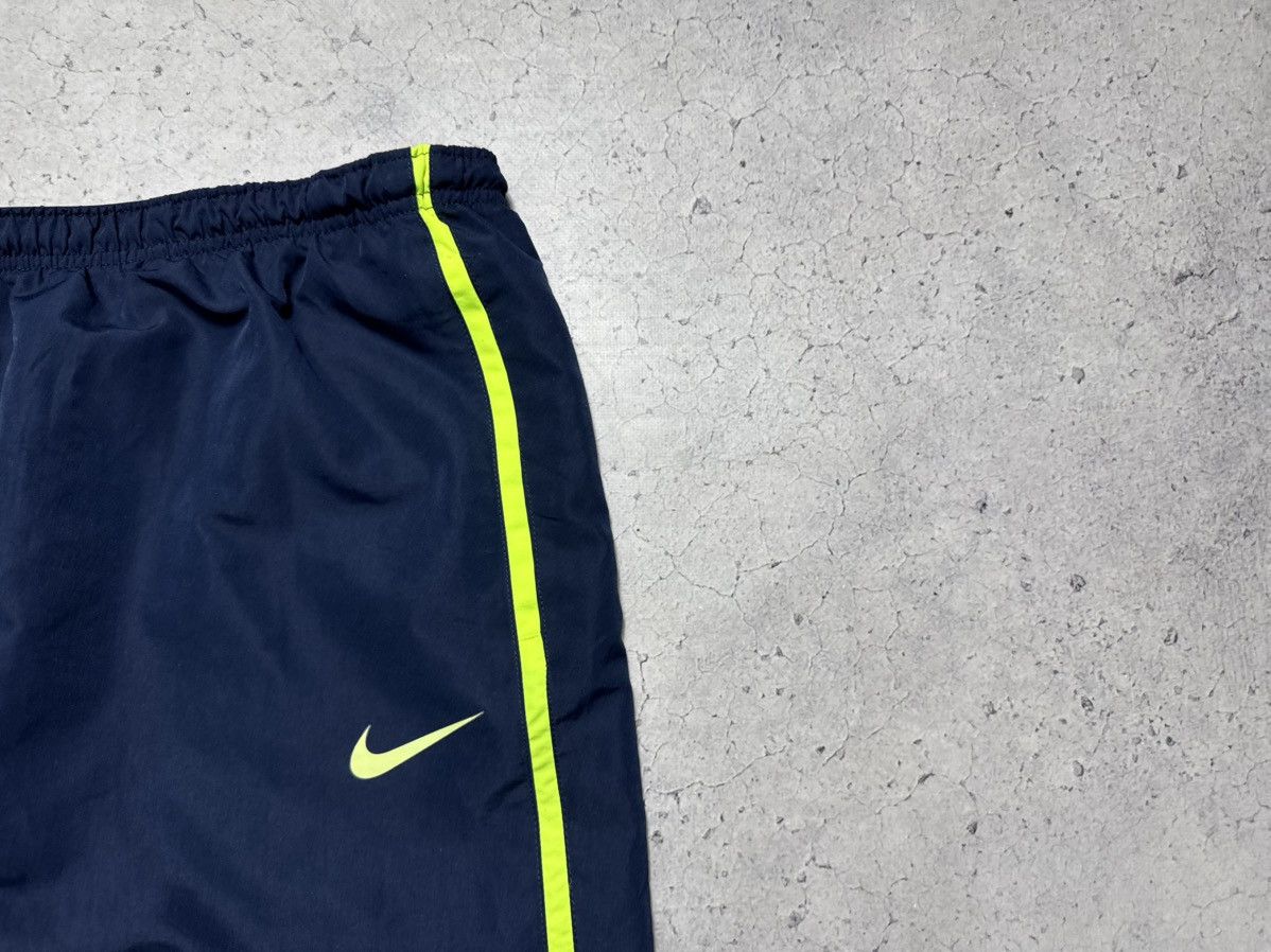 Nike Nike FC Barcelona Nylon Baggy Track Pants Football Drill Y2K Size US 38 / EU 54 - 4 Thumbnail