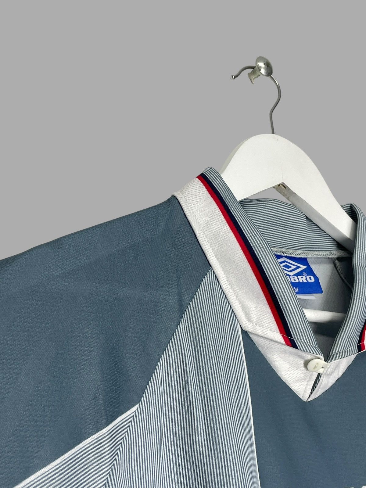 Umbro #9 Shearer England Umbro Vintage 1996 Away Vintage Jersey Size US M / EU 48-50 / 2 - 8 Thumbnail