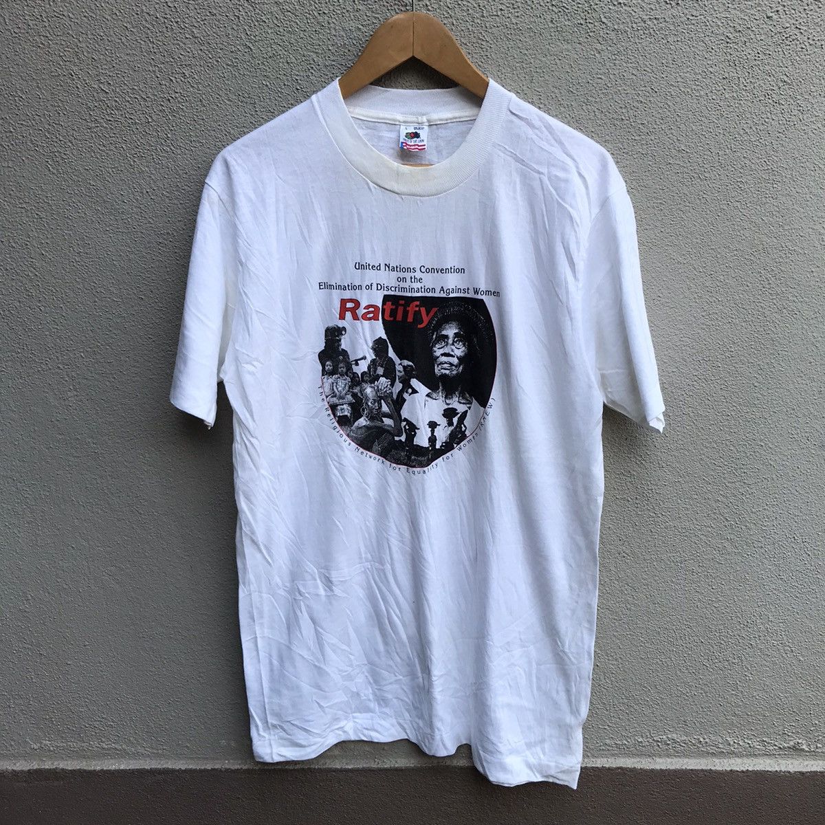 Vintage Vintage RATIFY women history tee art Size US L / EU 52-54 / 3 - 1 Thumbnail
