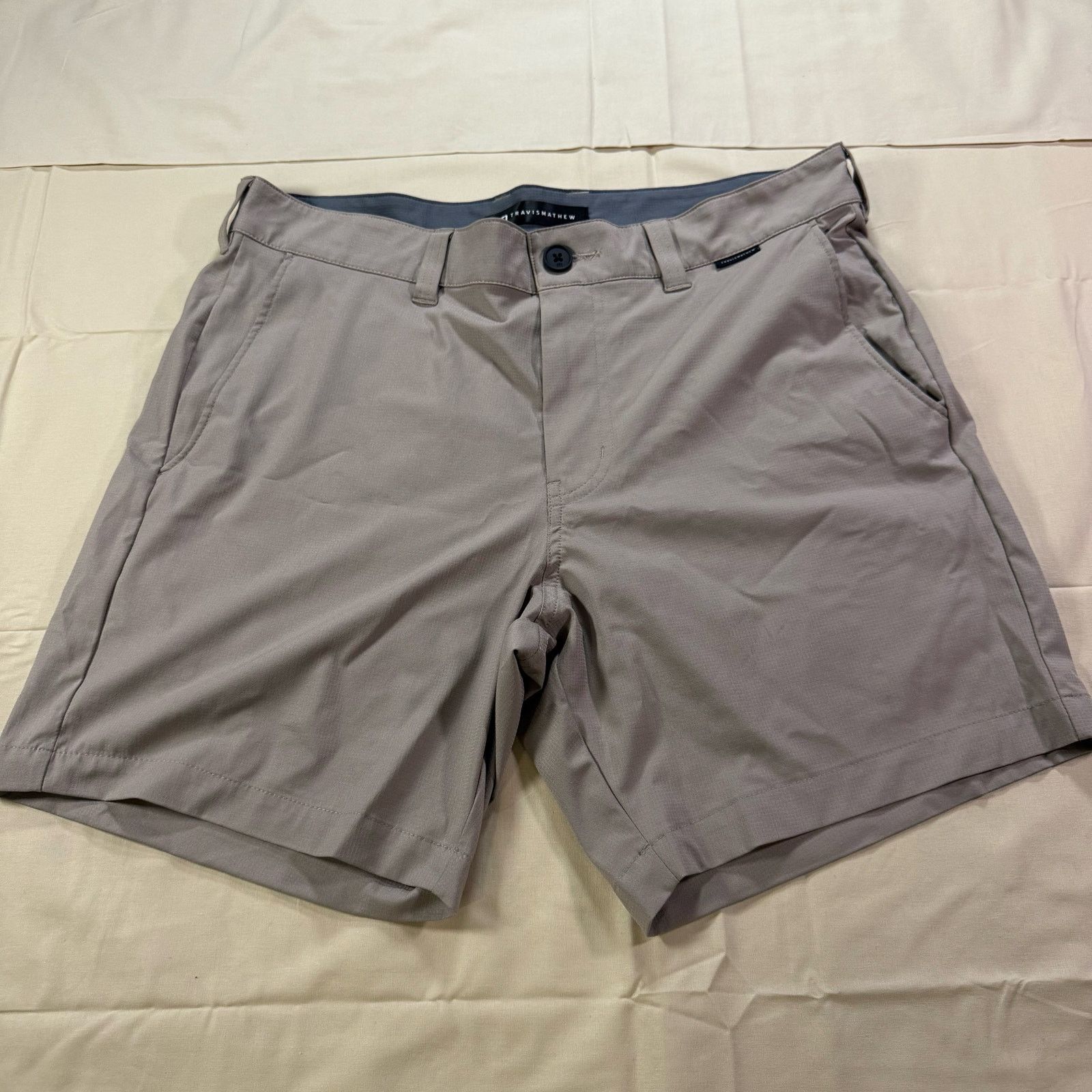 TravisMathew Travis Mathew Wanderlust Mens Shorts 32 Gray 9" Inseam Golf Size US 32 / EU 48 - 2 Thumbnail
