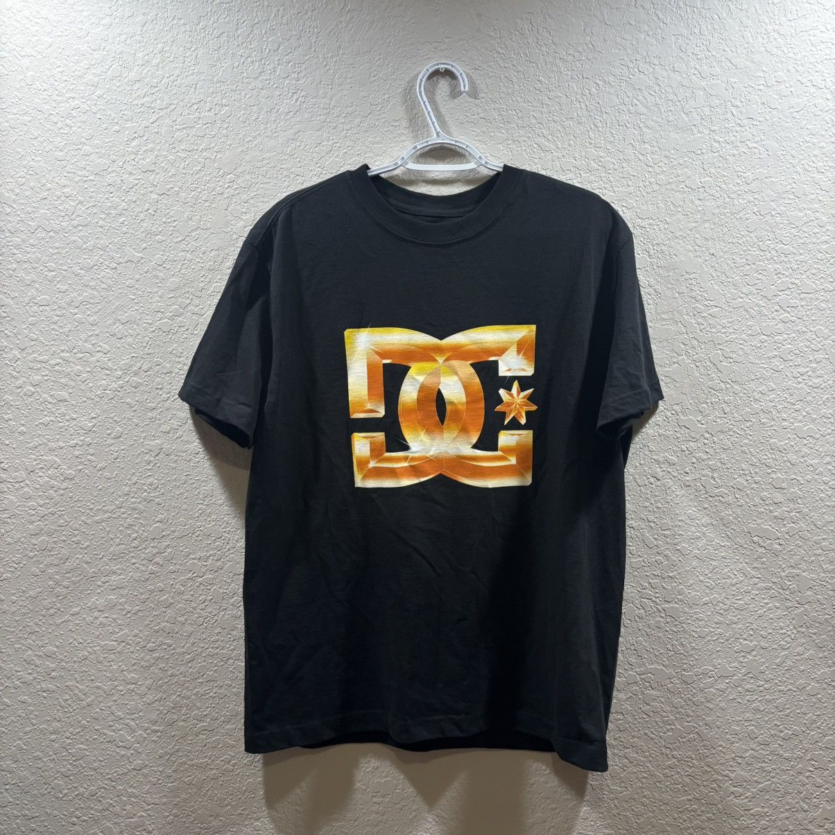 DC DC Shoes Tee Gold big logo Size US S / EU 44-46 / 1 - 1 Thumbnail