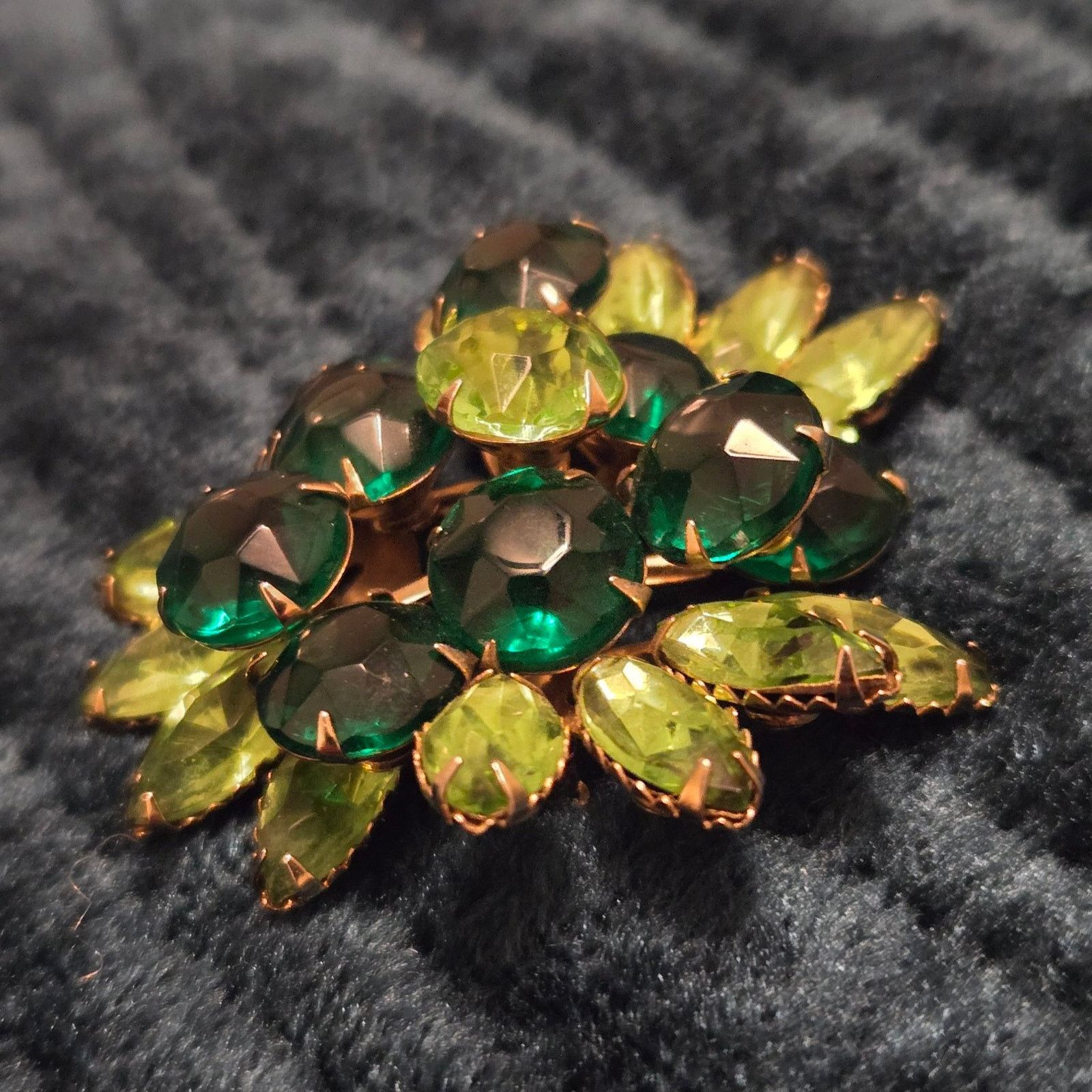 Jewelry Stunning Vintage Green Rhinestone Brooch Size ONE SIZE - 6 Thumbnail