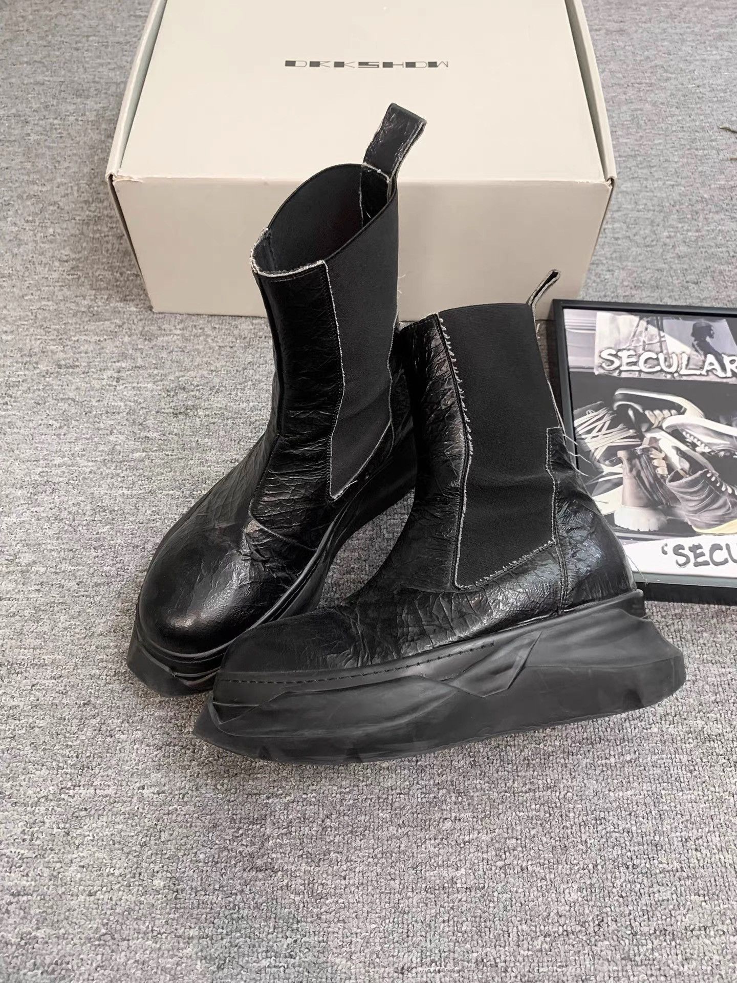 Rick Owens Rick Owens Cracked Leather Platform Chelsea Boots K34 Size US 8 / EU 41 - 1 Thumbnail