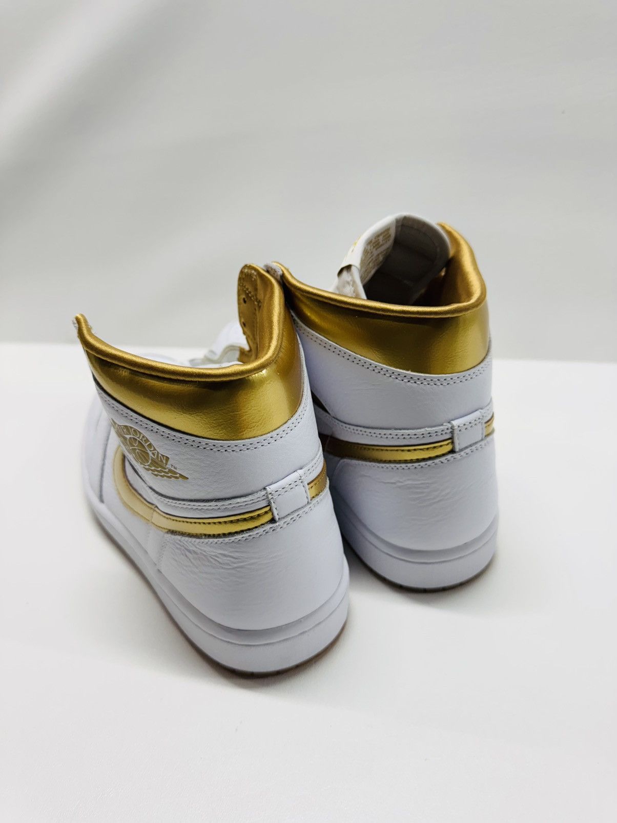 Jordan Brand Air Jordan 1 Retro High OG White/Metallic Gold Size US 11 / IT 41 - 5 Thumbnail