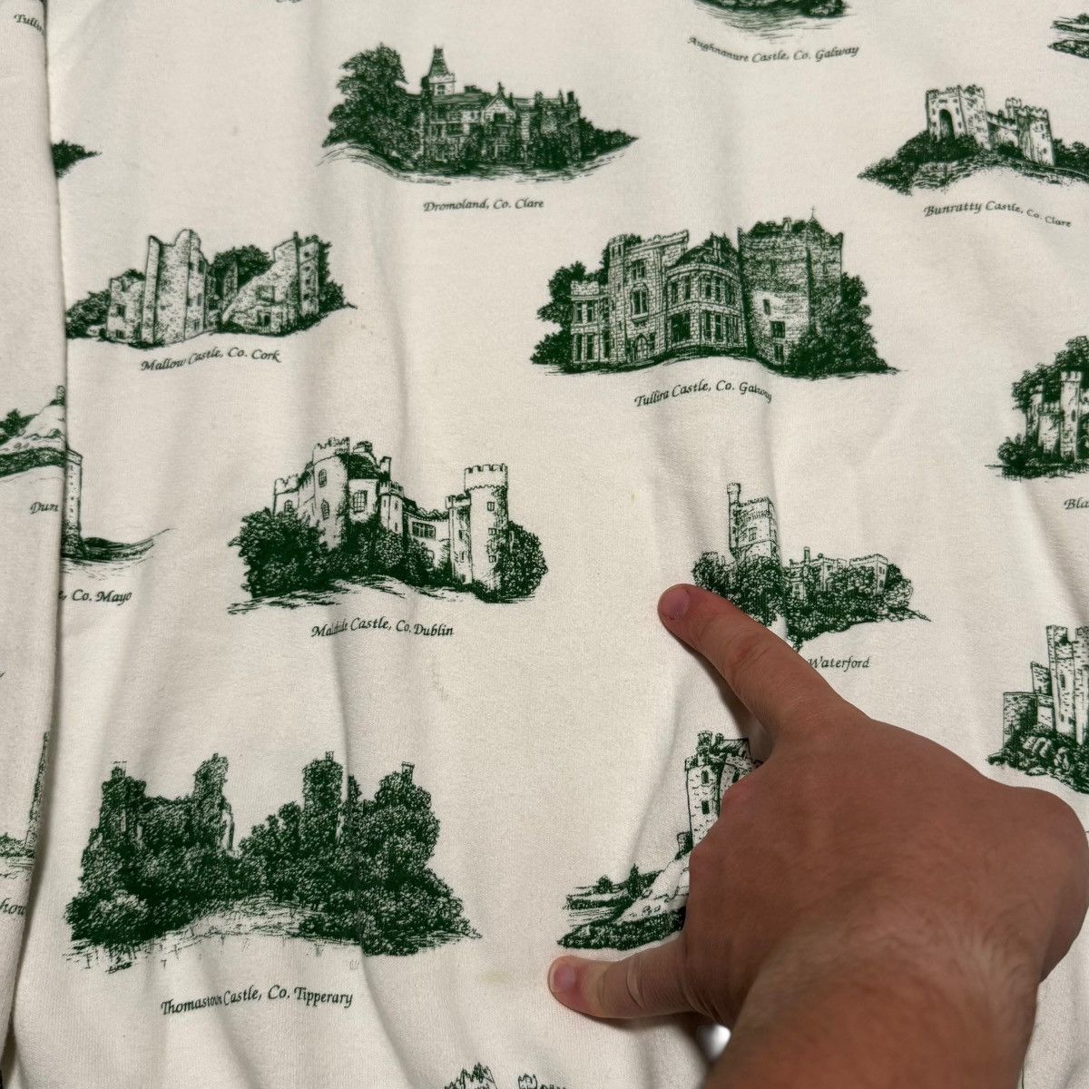 Vintage Vintage 90s Castle Ireland AOP Sweatshirt XL FLAWS Size US XL / EU 56 / 4 - 3 Thumbnail