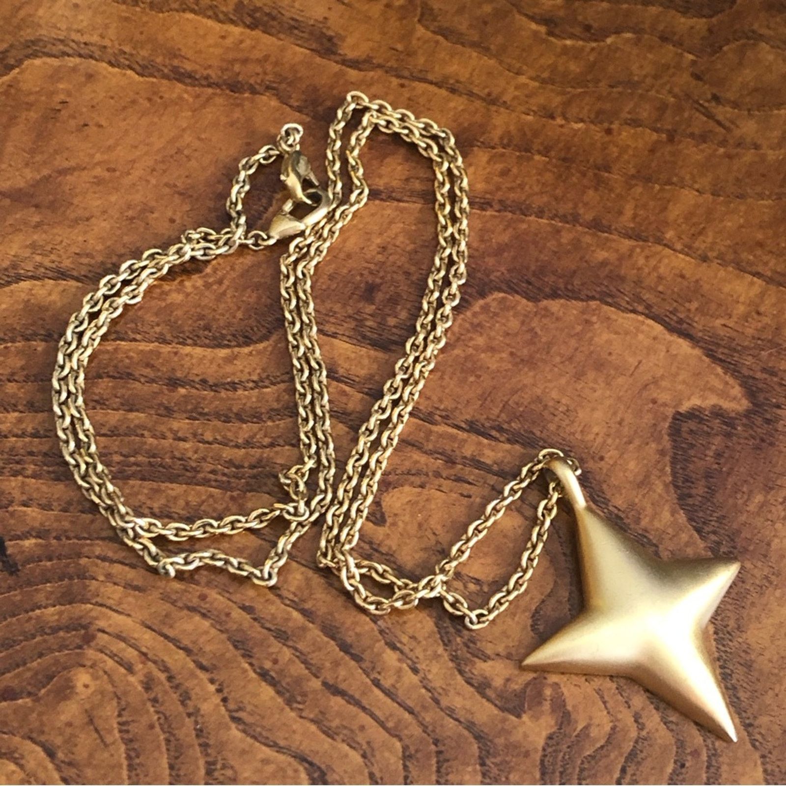 Jewelry Liz Claiborne matte gold 4 point star pendant necklace Size ONE SIZE - 6 Thumbnail